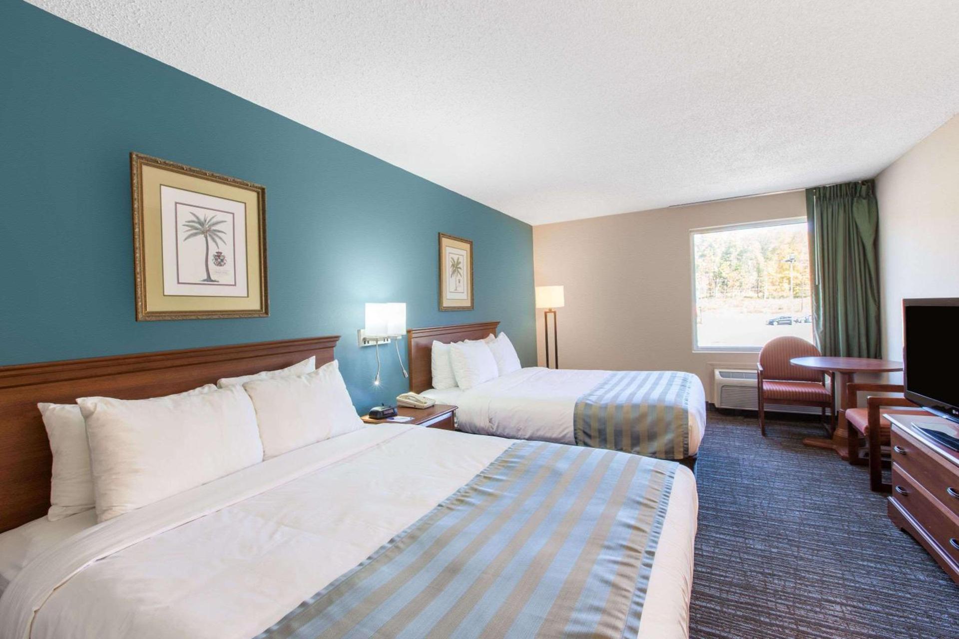 Baymont by Wyndham Bartonsville Poconos photo 4