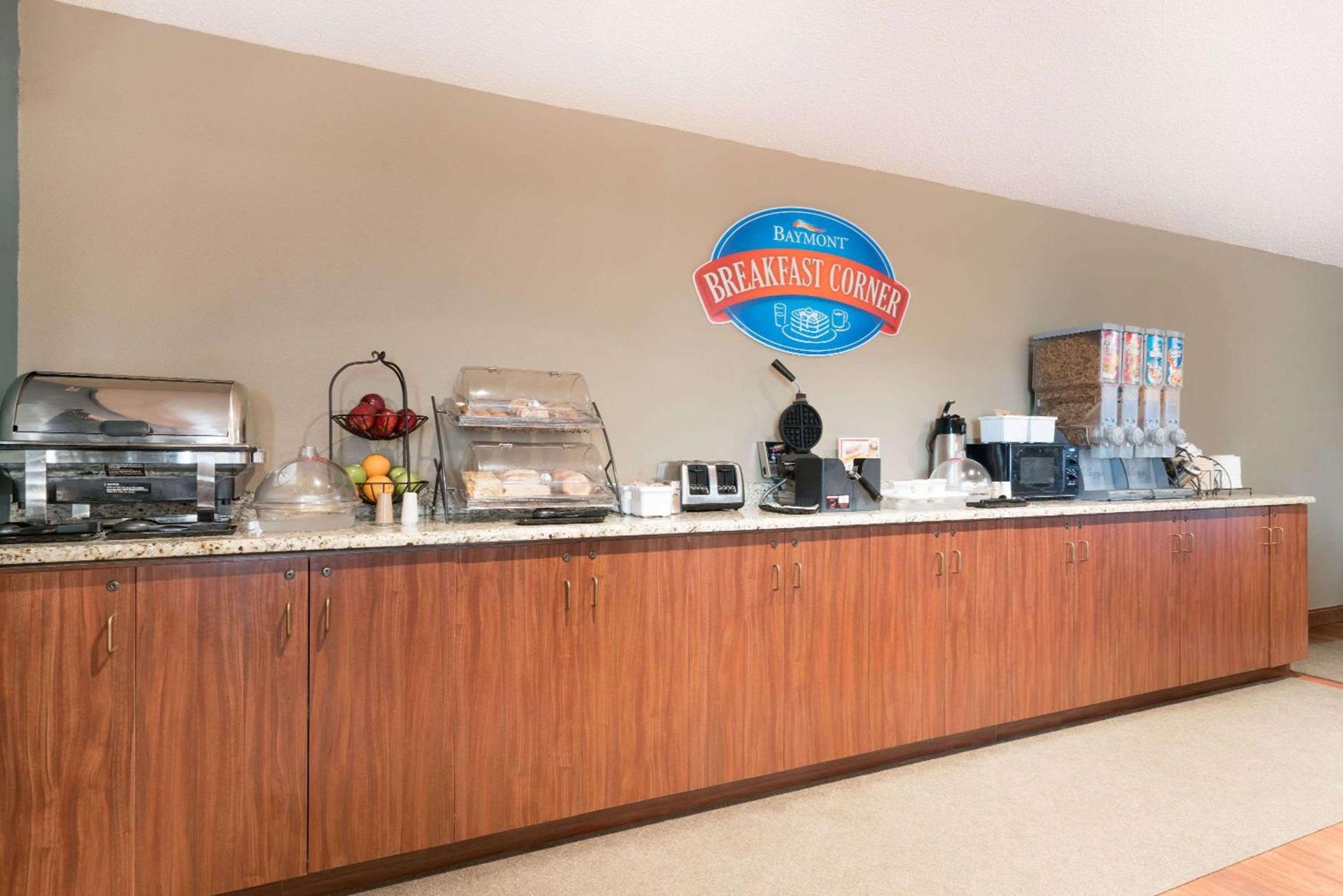 Baymont by Wyndham Marshfield photo 16