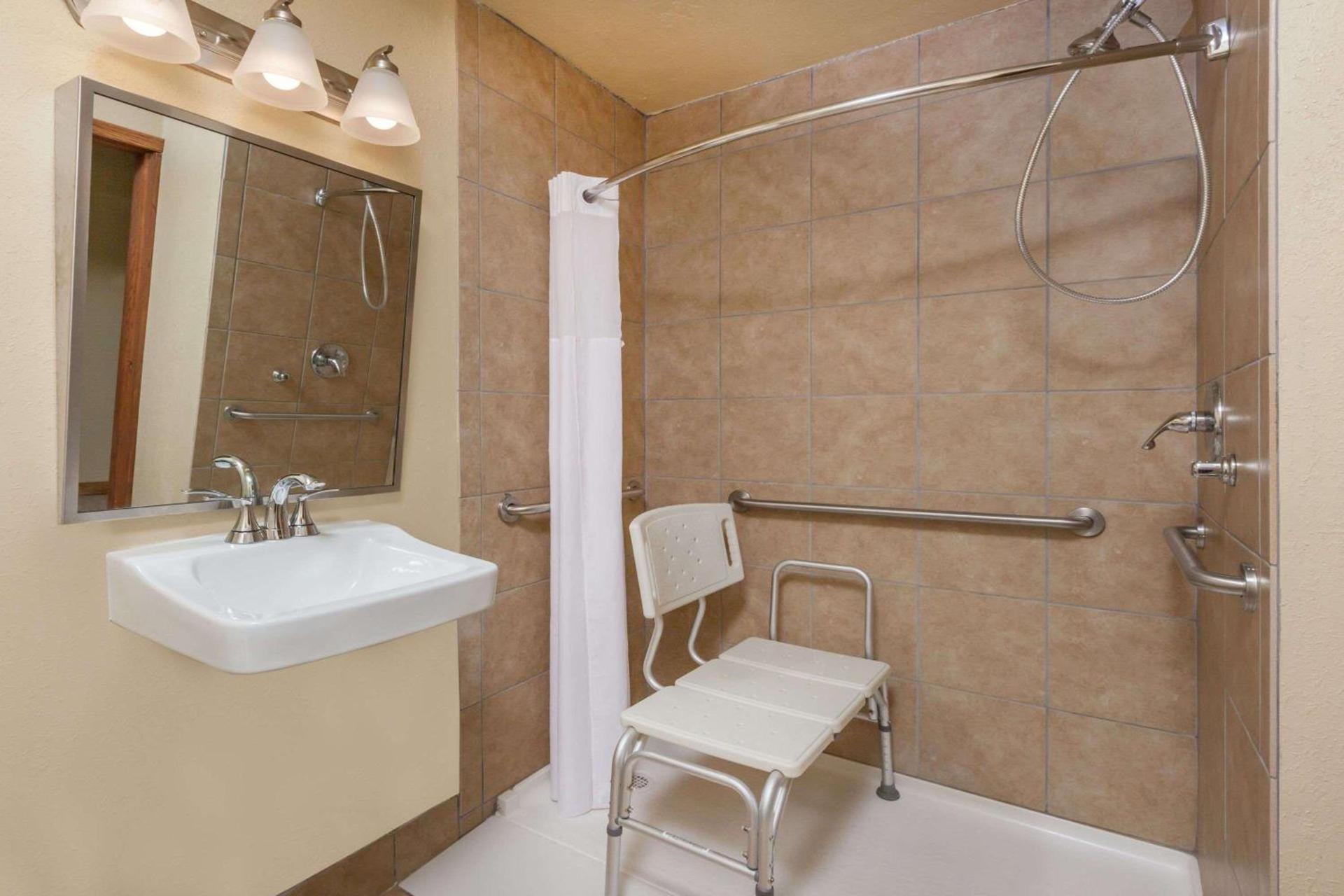 Baymont by Wyndham Midland photo 27