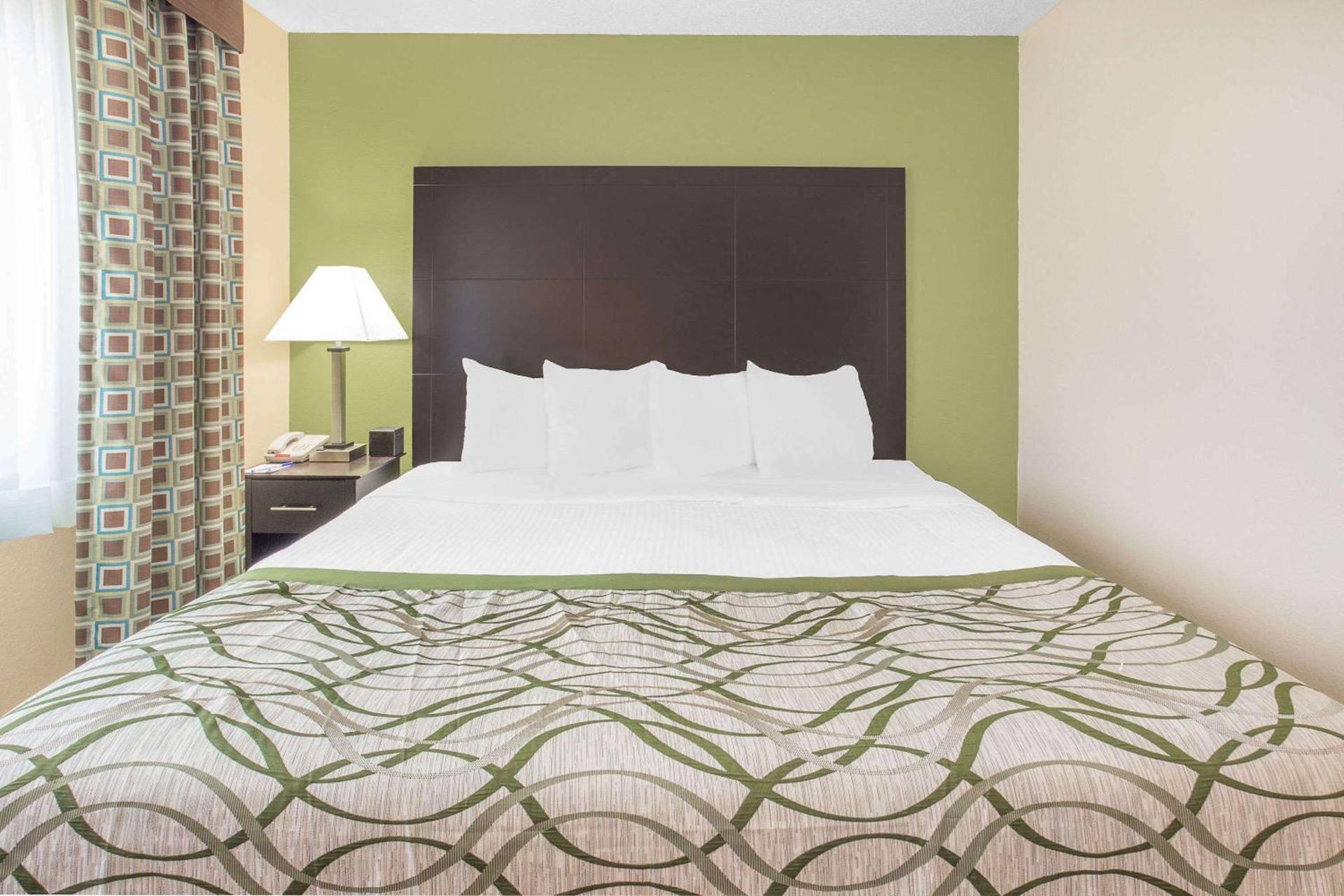 Baymont by Wyndham Holland photo 17