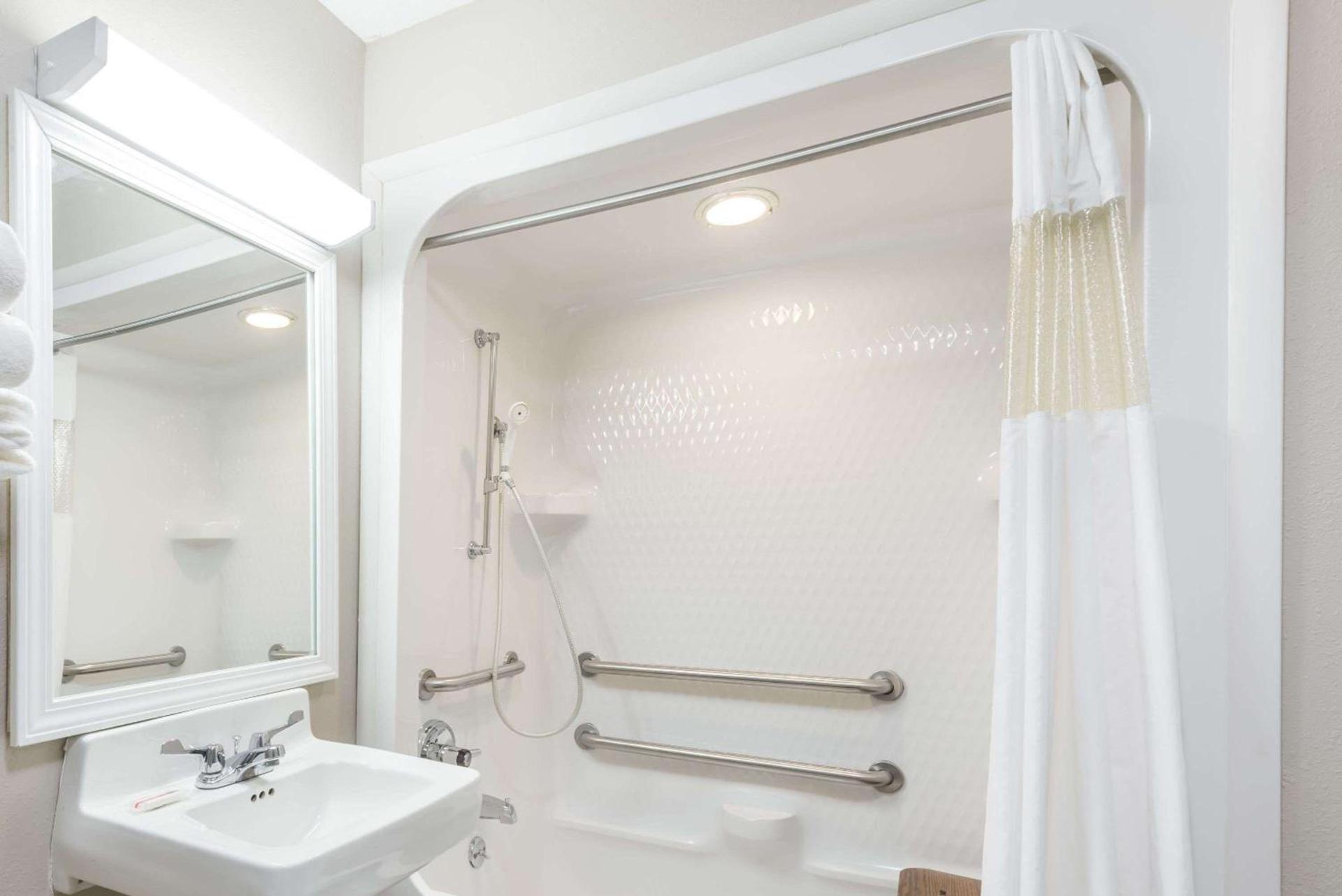 Baymont by Wyndham Cambridge photo 5