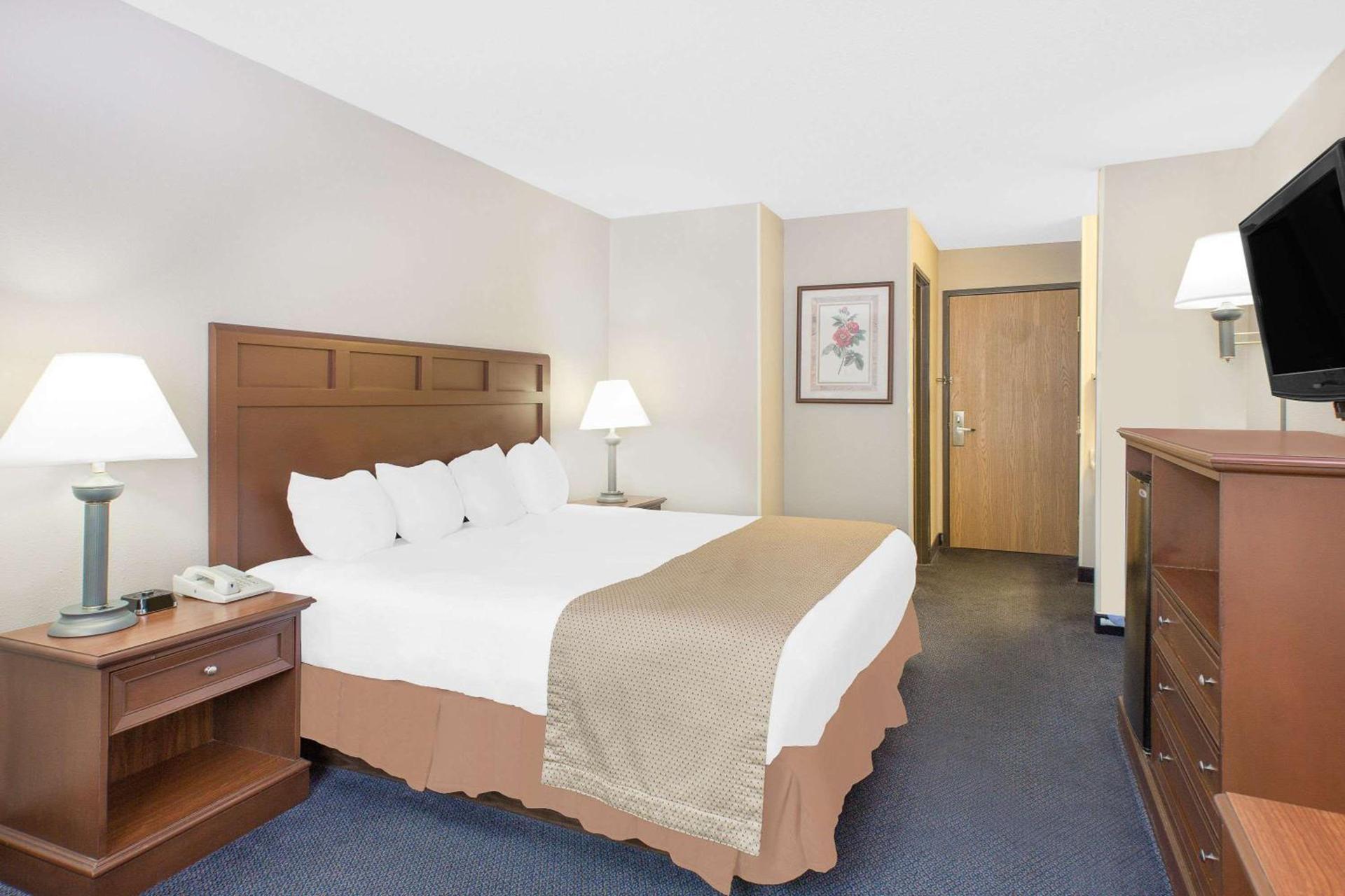 Baymont by Wyndham Boone photo 37
