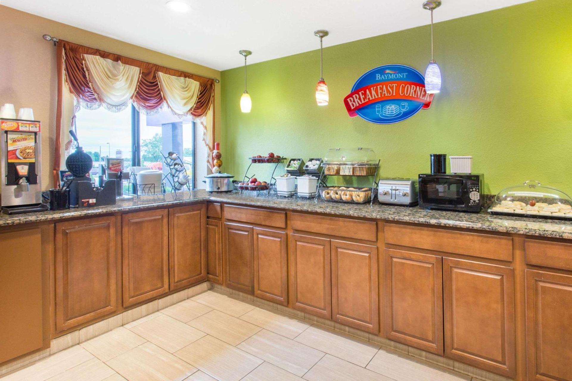 Baymont by Wyndham Waukesha photo 12