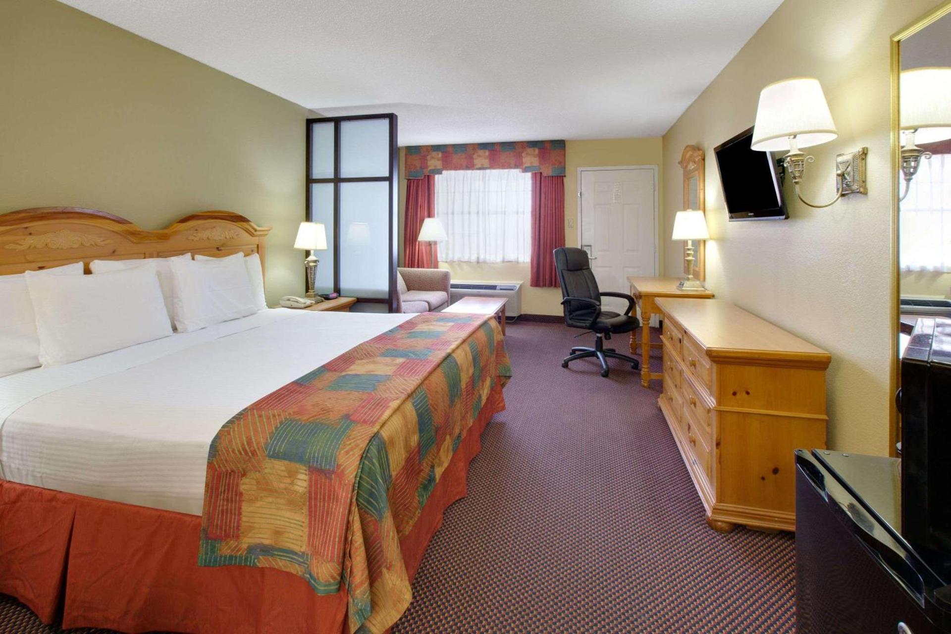 Baymont by Wyndham Terrell photo 6