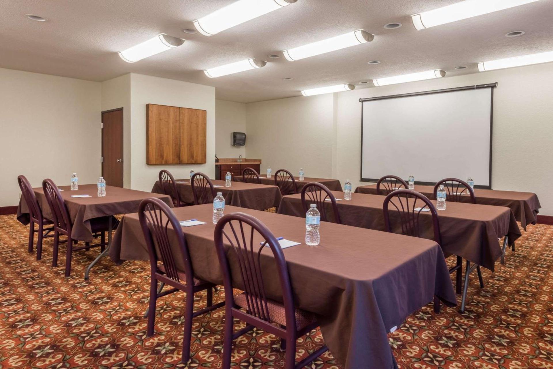 Seasons Inn & Suites Highland photo 36