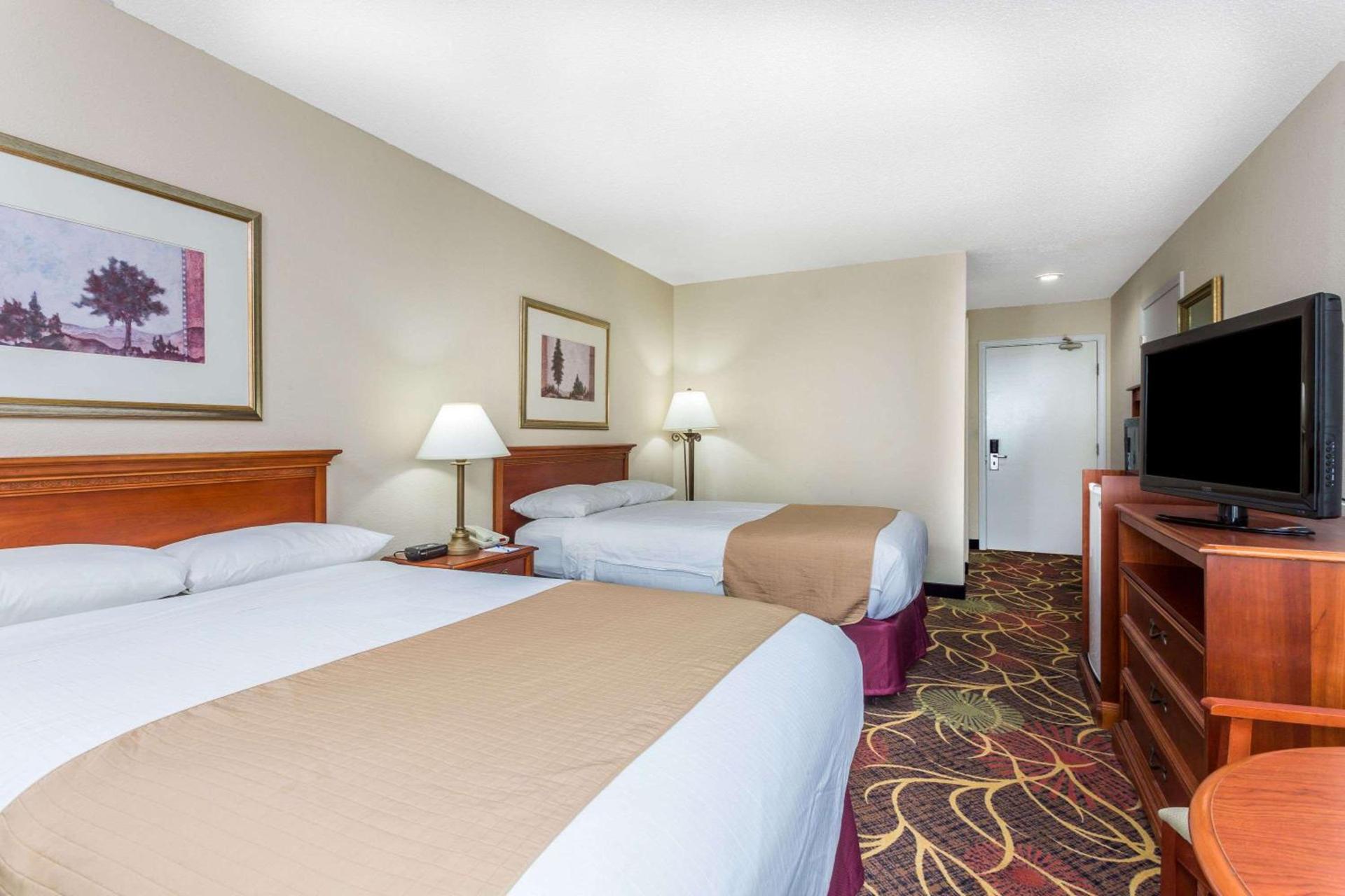Baymont by Wyndham Cornelia photo 10
