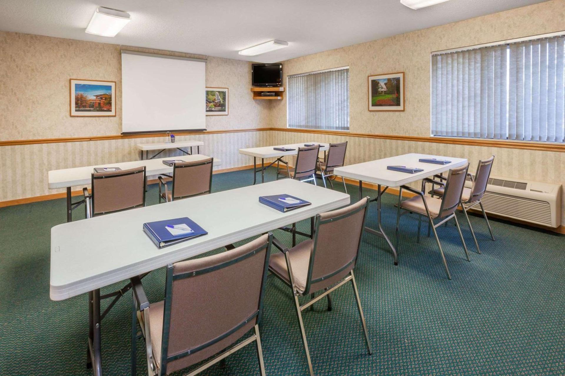 Baymont by Wyndham Midland photo 26