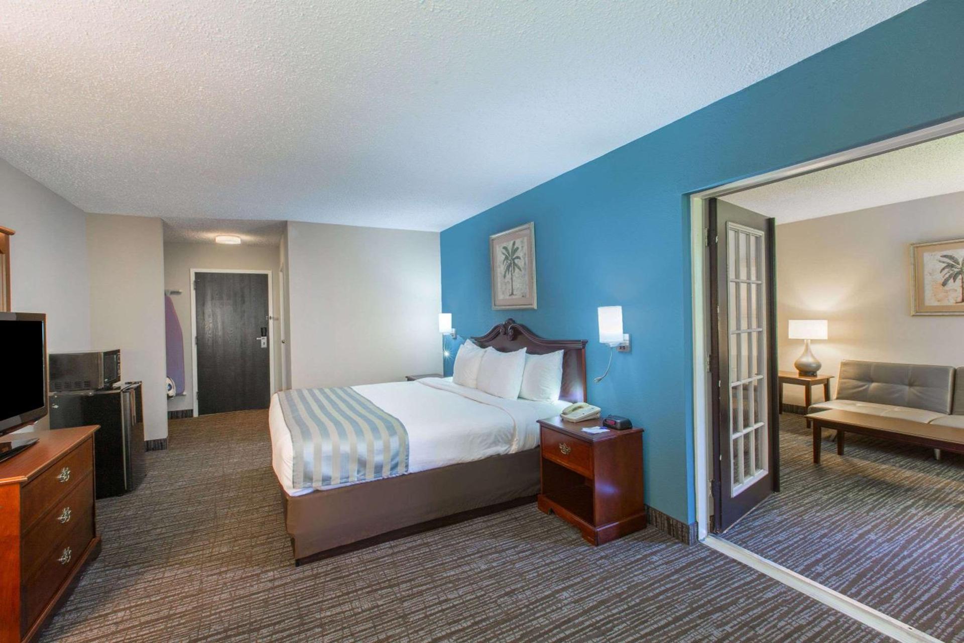 Baymont by Wyndham Bartonsville Poconos photo 7