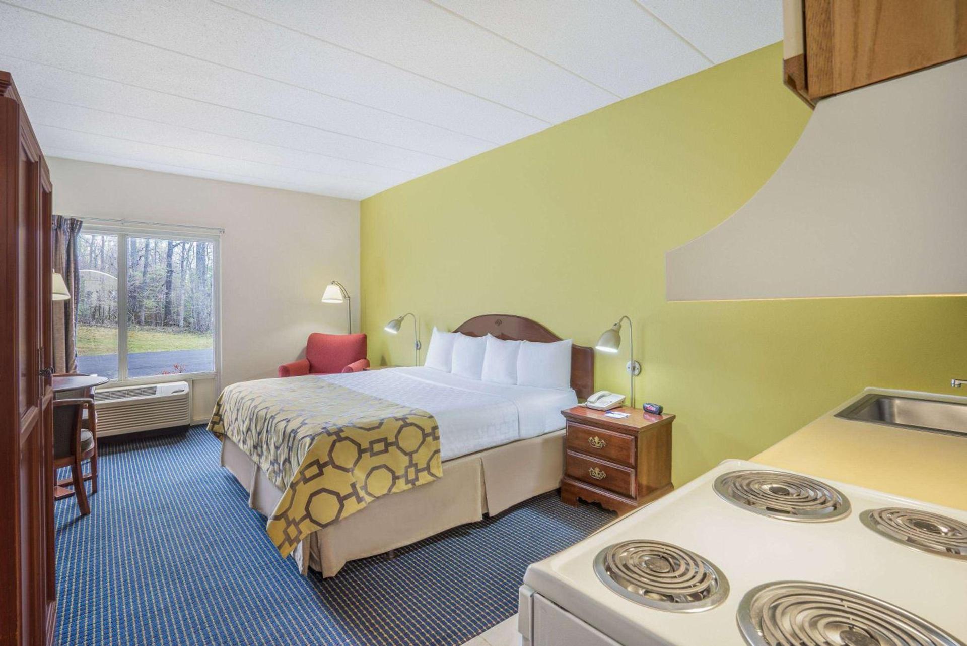 Baymont by Wyndham Warrenton photo 18