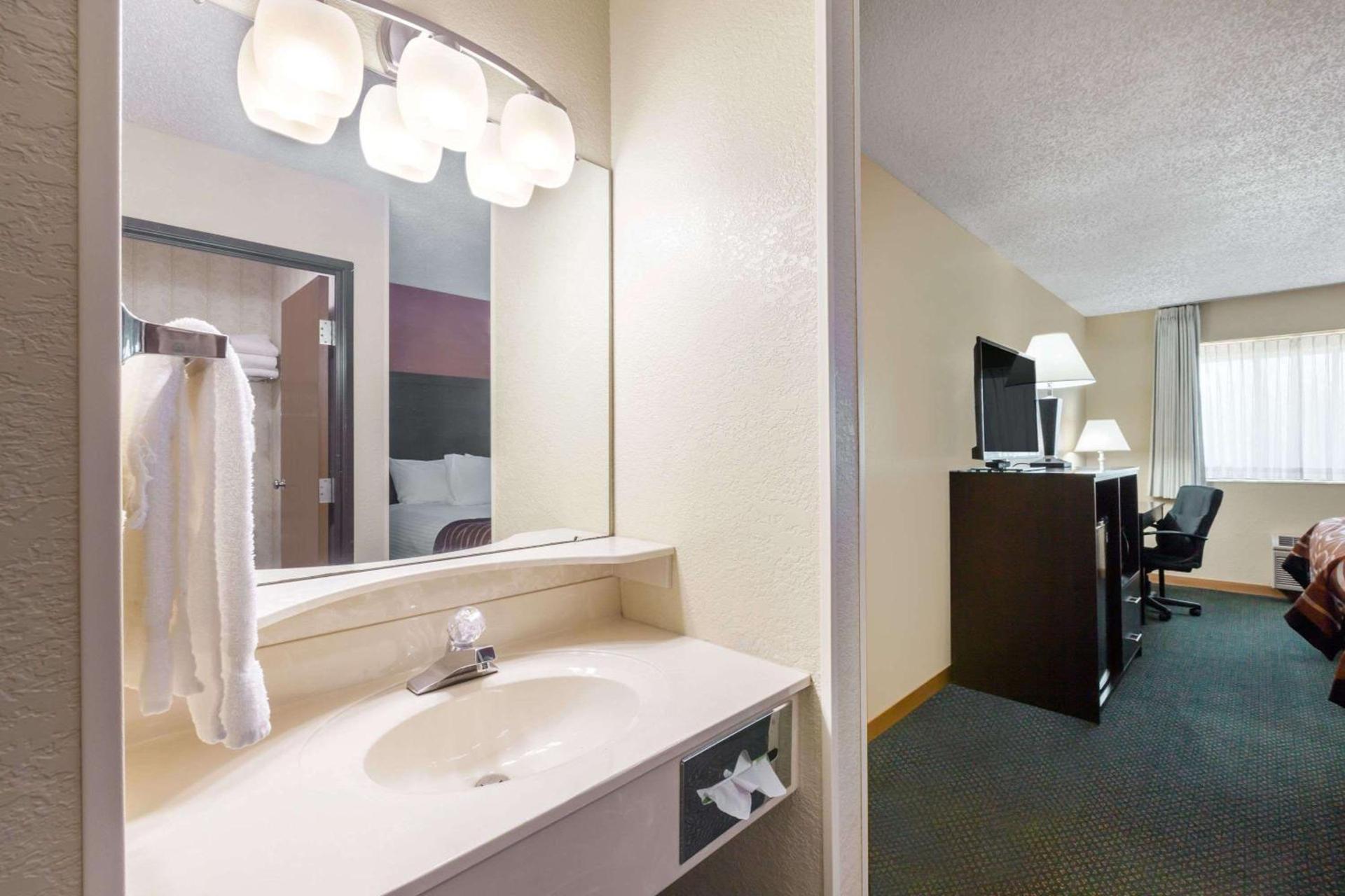 Baymont by Wyndham Midland photo 24