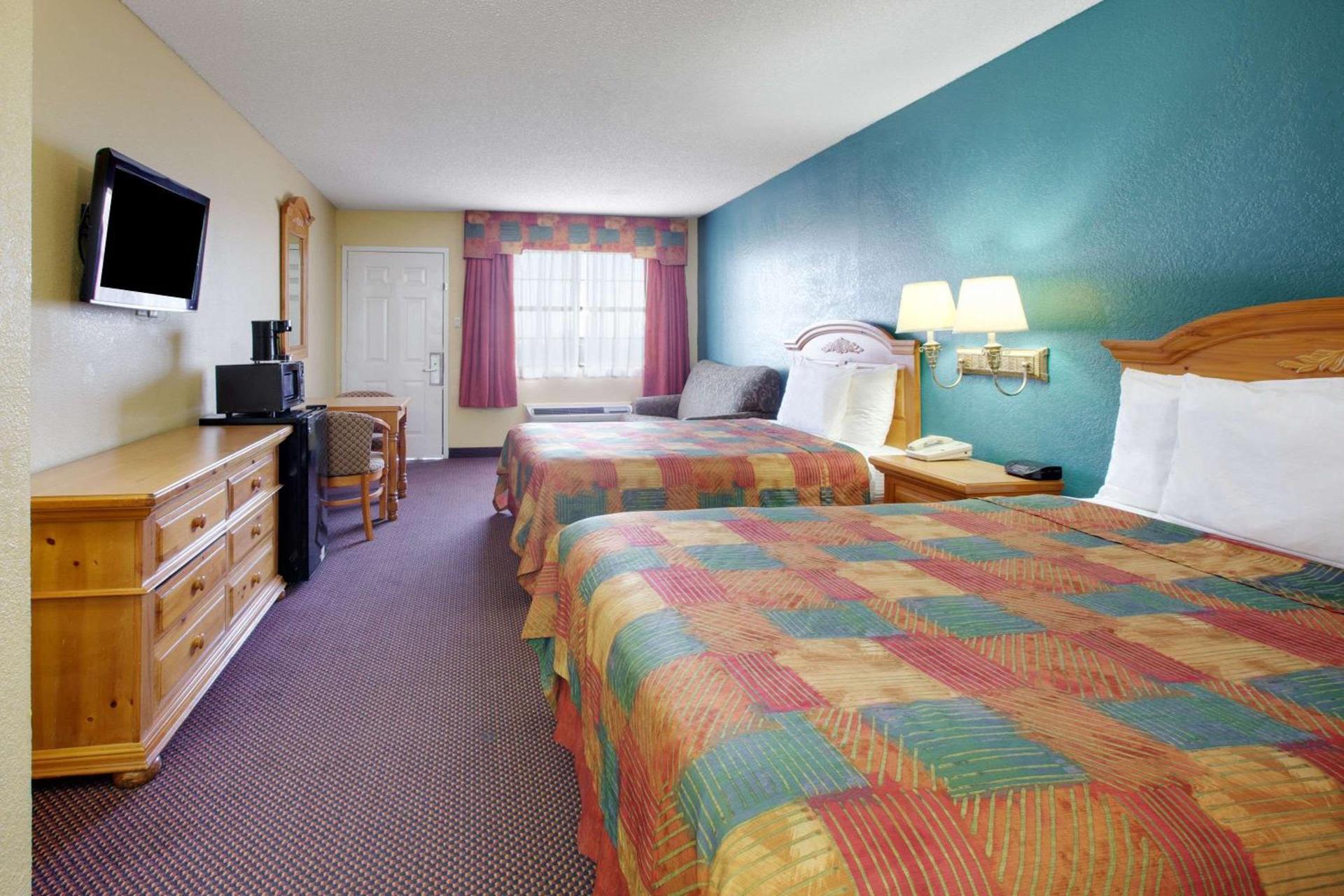 Baymont by Wyndham Terrell photo 3