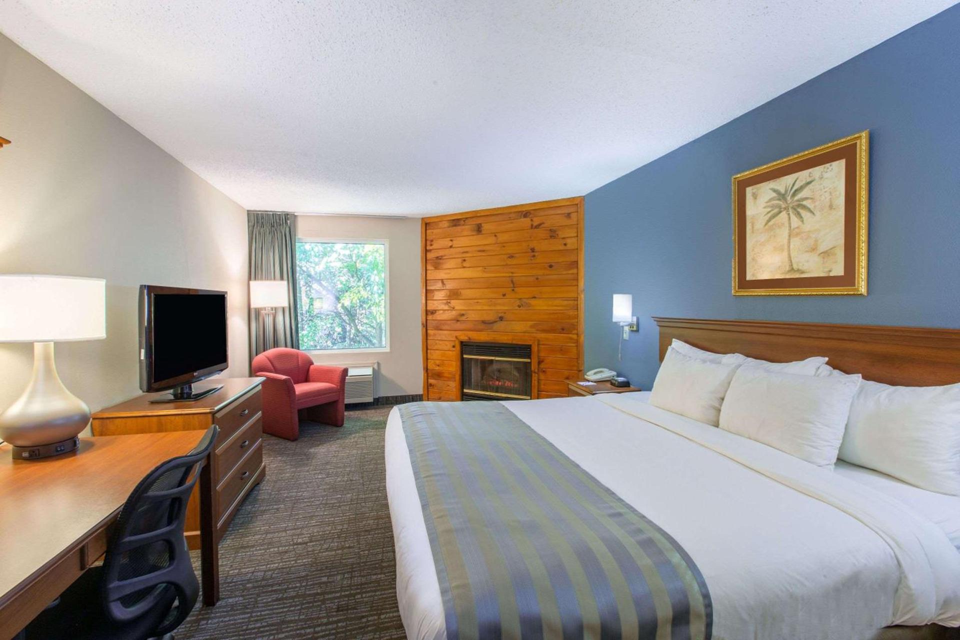 Baymont by Wyndham Bartonsville Poconos photo 6