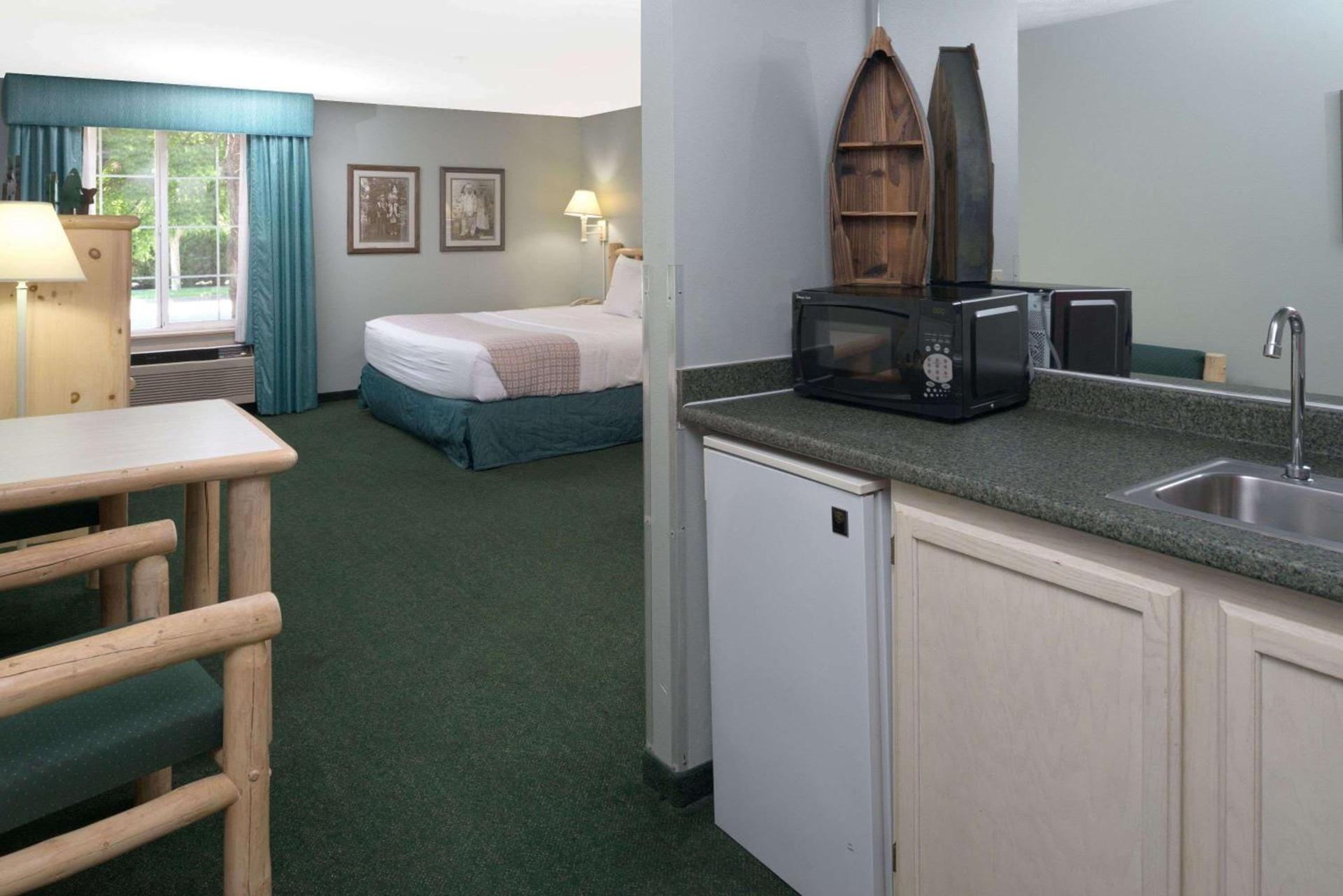 Baymont by Wyndham Coeur D Alene photo 11