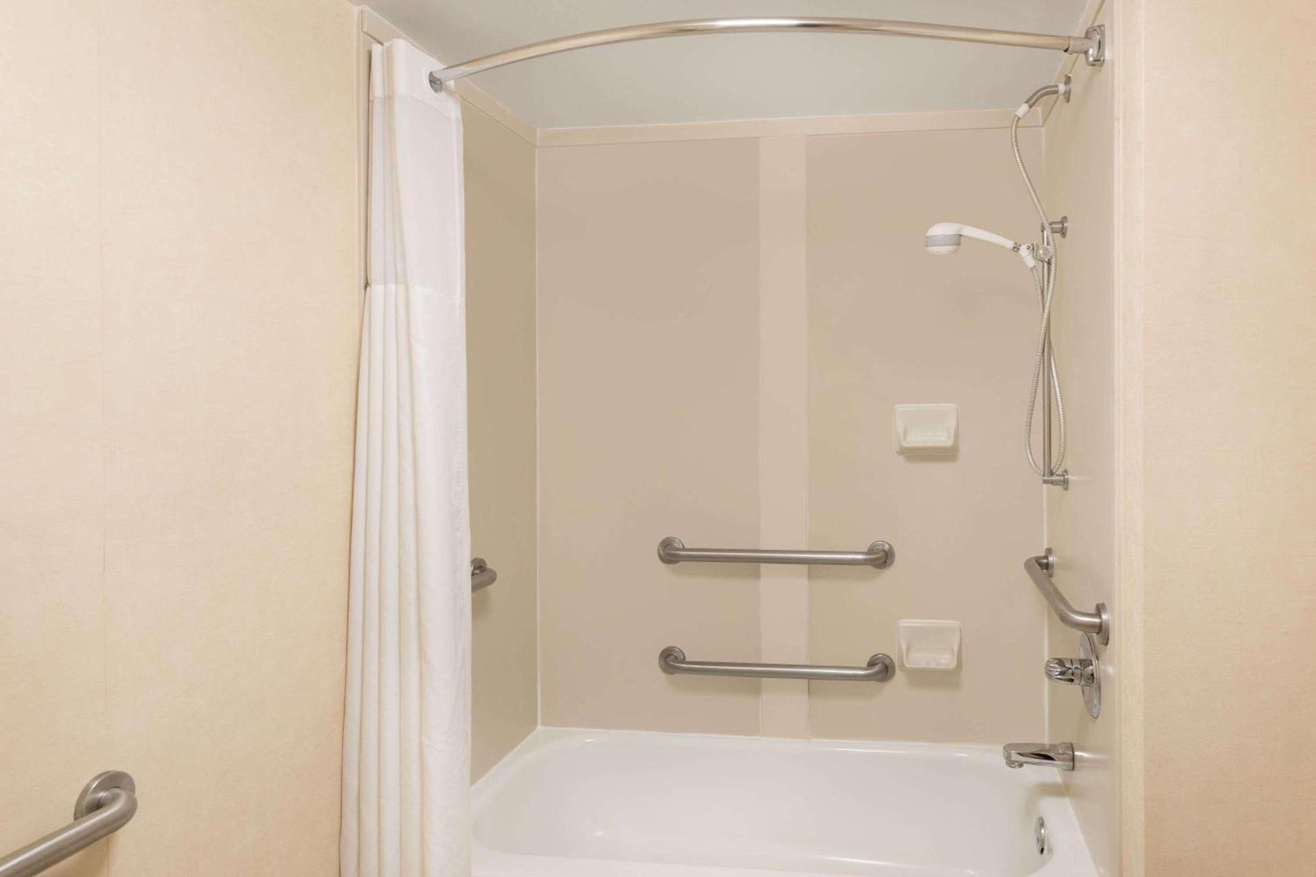 Baymont by Wyndham Griffin photo 19