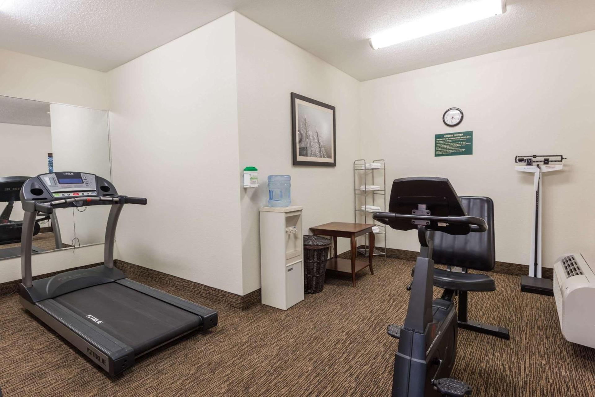 Seasons Inn & Suites Highland photo 32