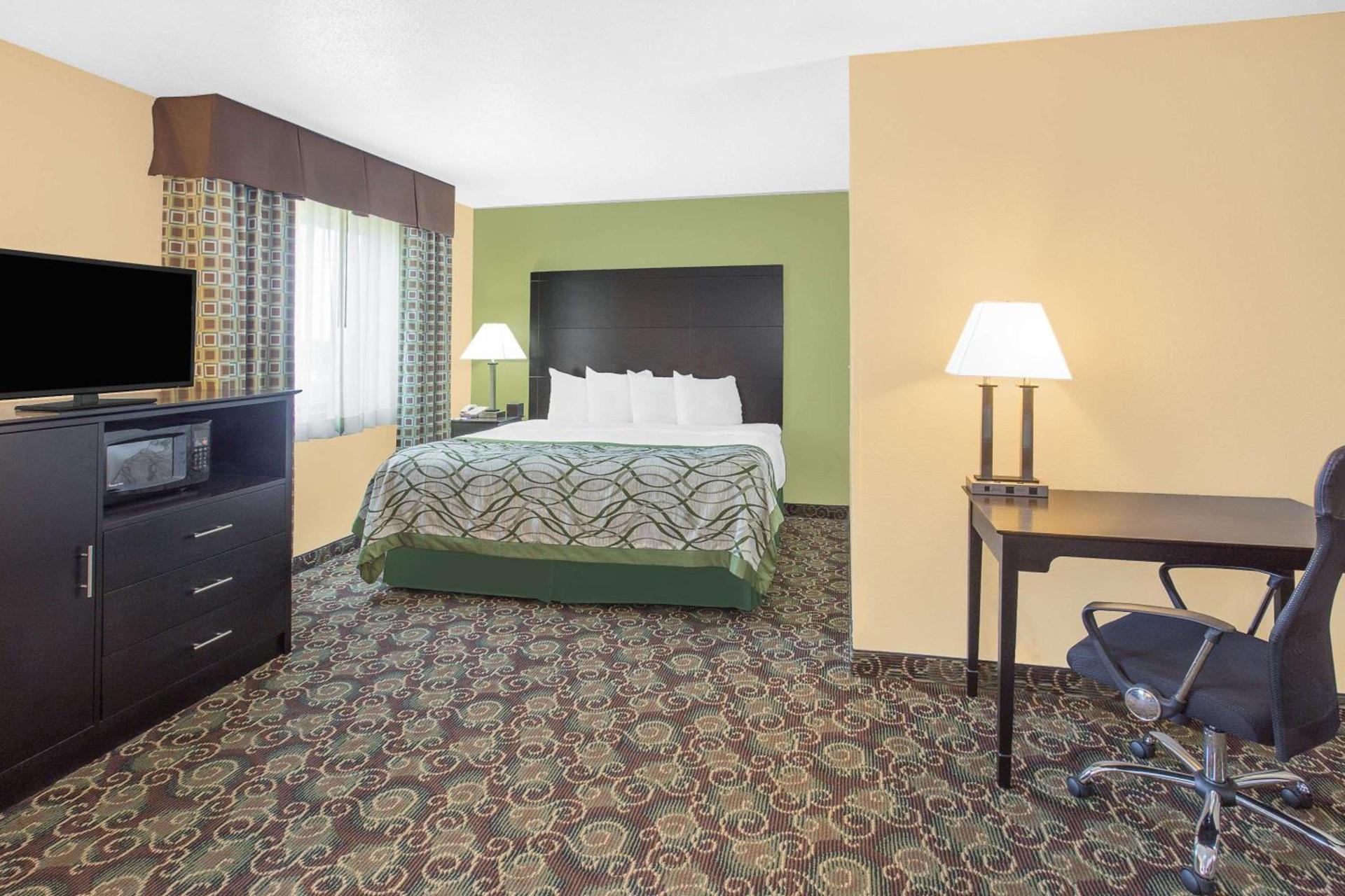Baymont by Wyndham Holland photo 15