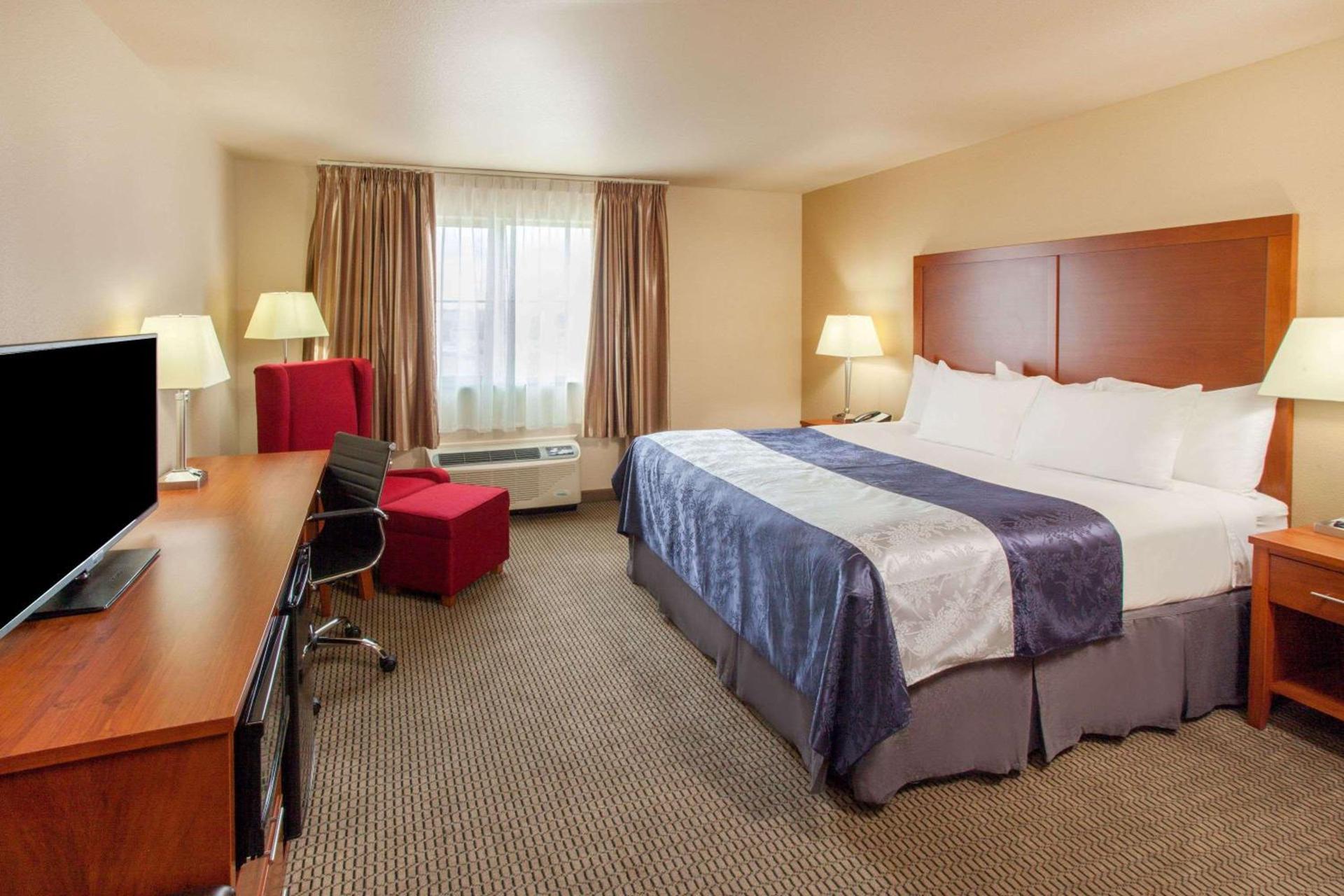 Baymont by Wyndham Grand Forks photo 46