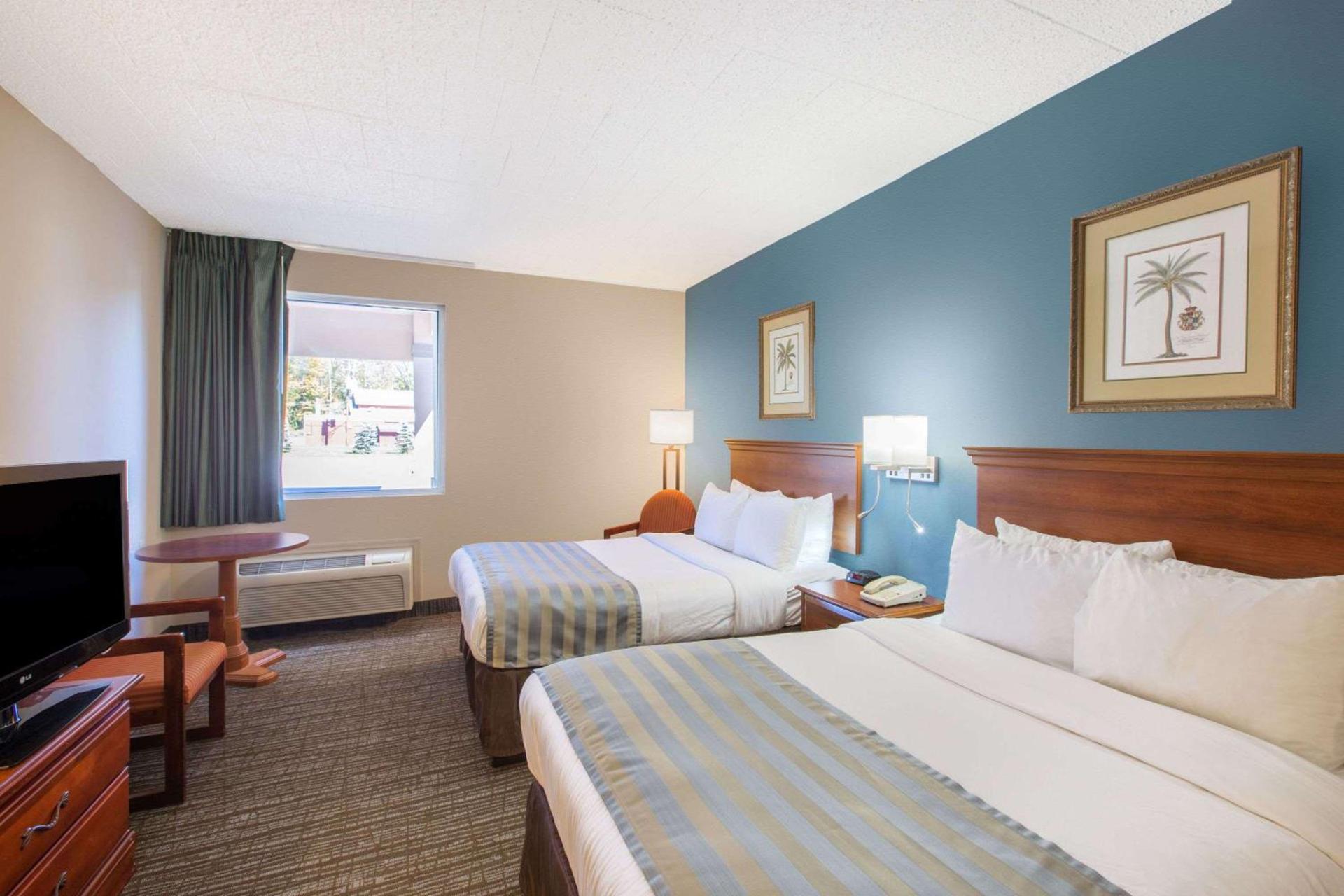 Baymont by Wyndham Bartonsville Poconos photo 9