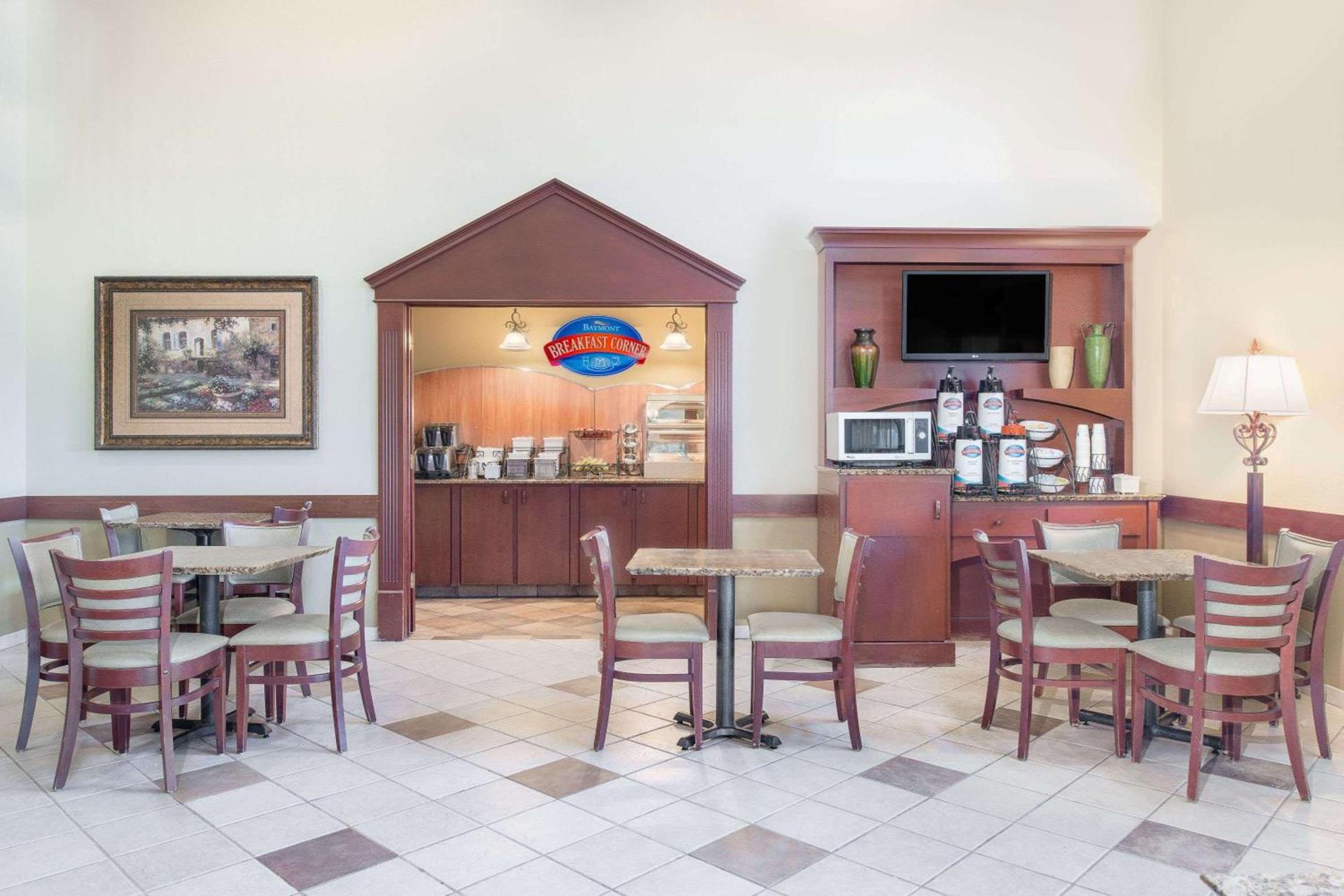 Baymont by Wyndham Litchfield photo 12