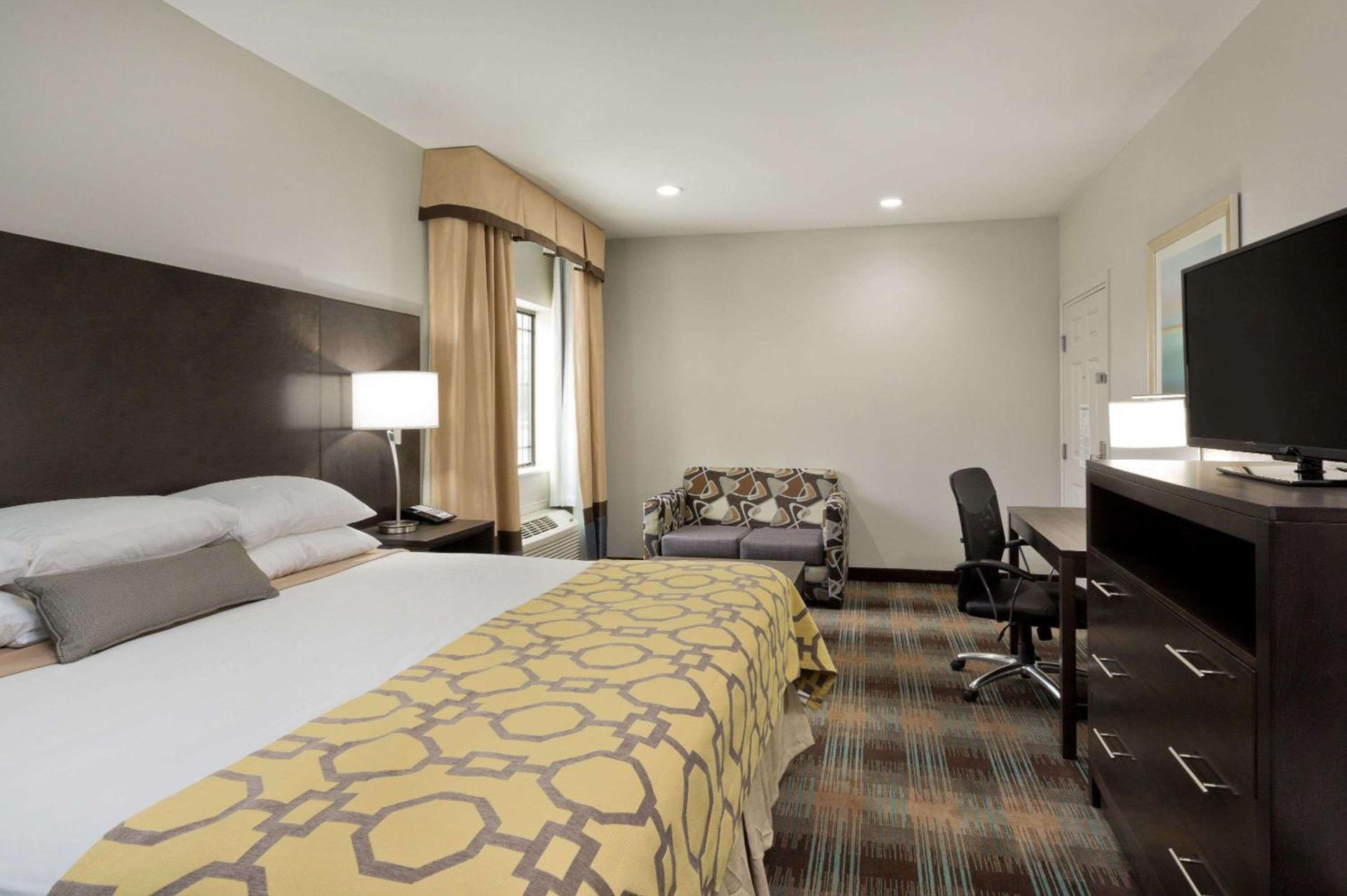 Baymont by Wyndham Bryan College Station photo 16
