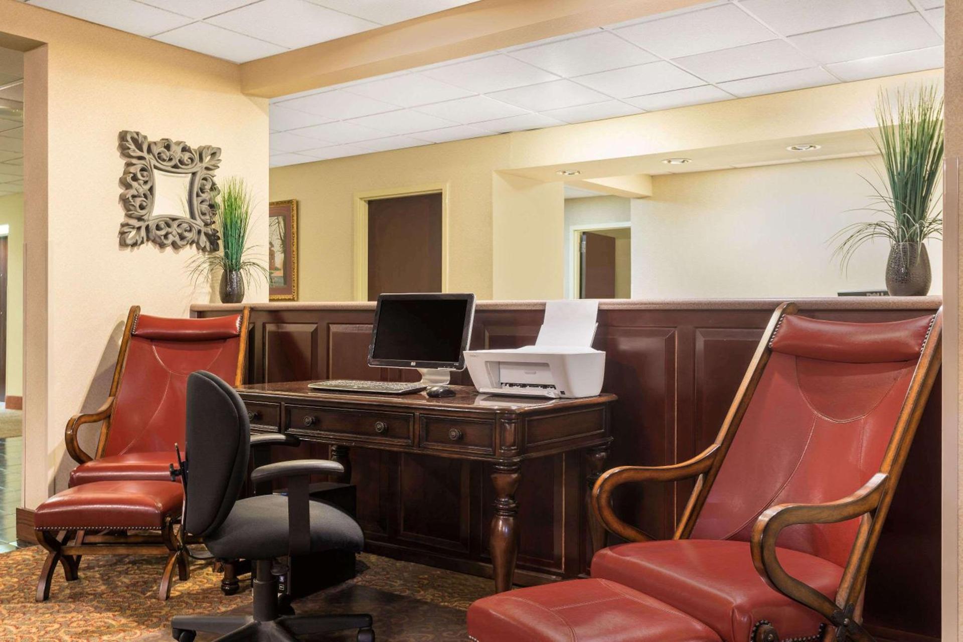 Baymont by Wyndham Fayetteville photo 32