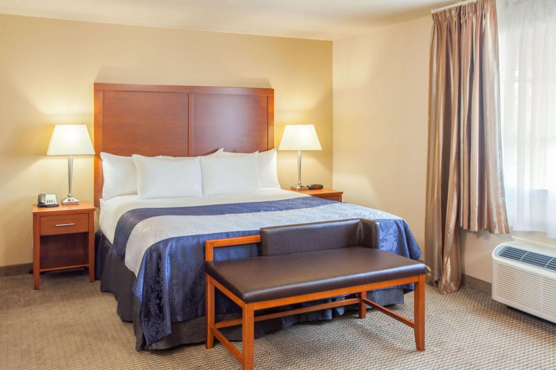 Baymont by Wyndham Grand Forks photo 43