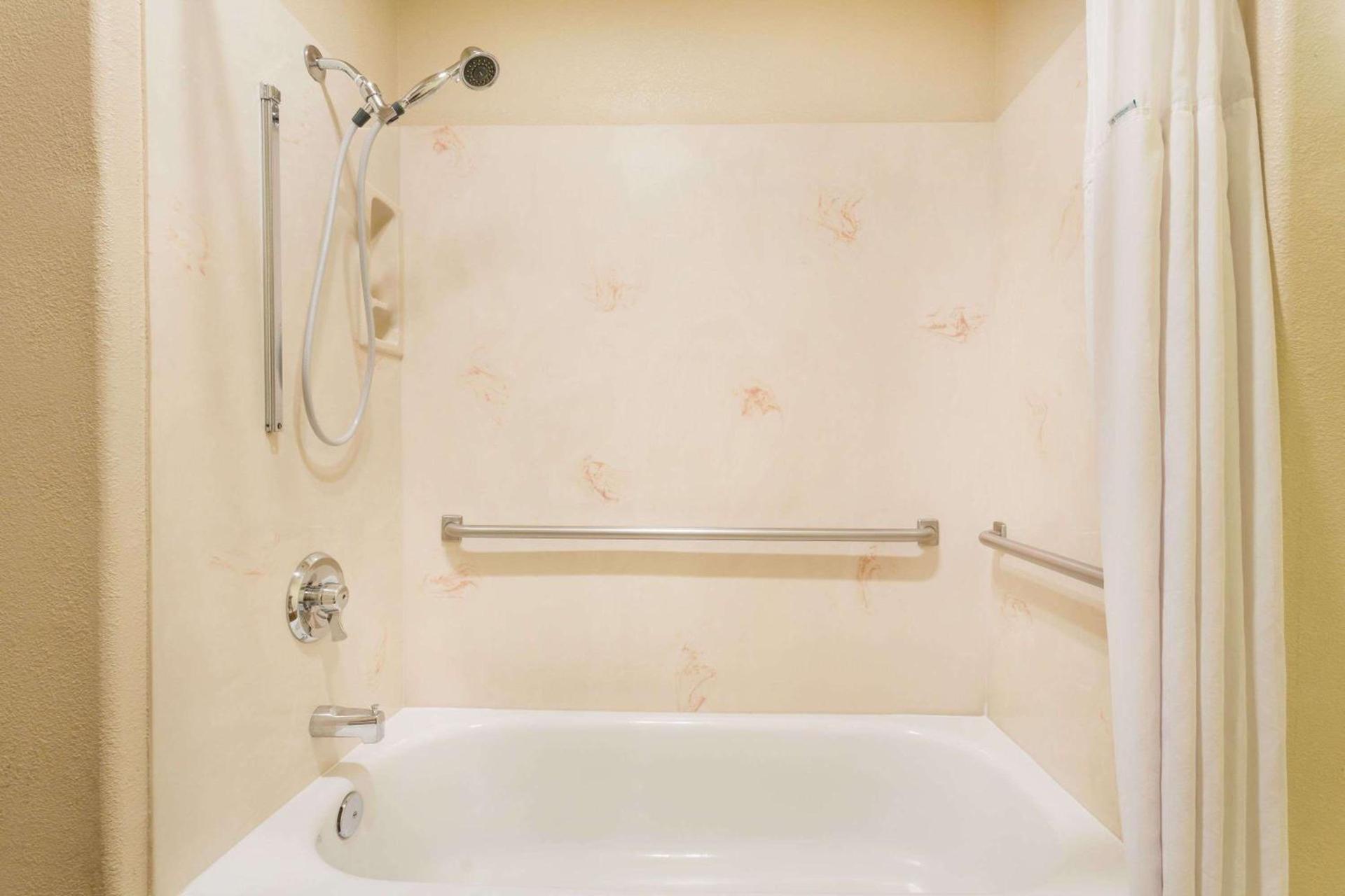 Baymont by Wyndham Modesto Salida photo 28