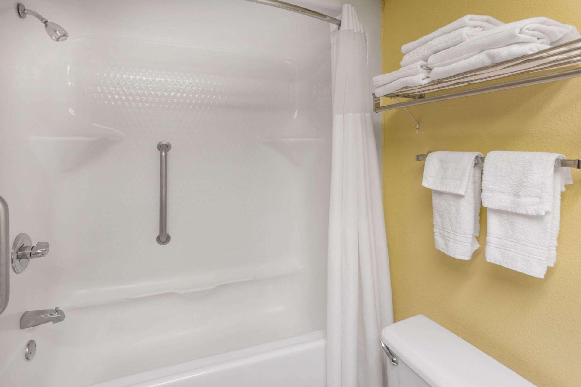 Baymont by Wyndham Fayetteville photo 26