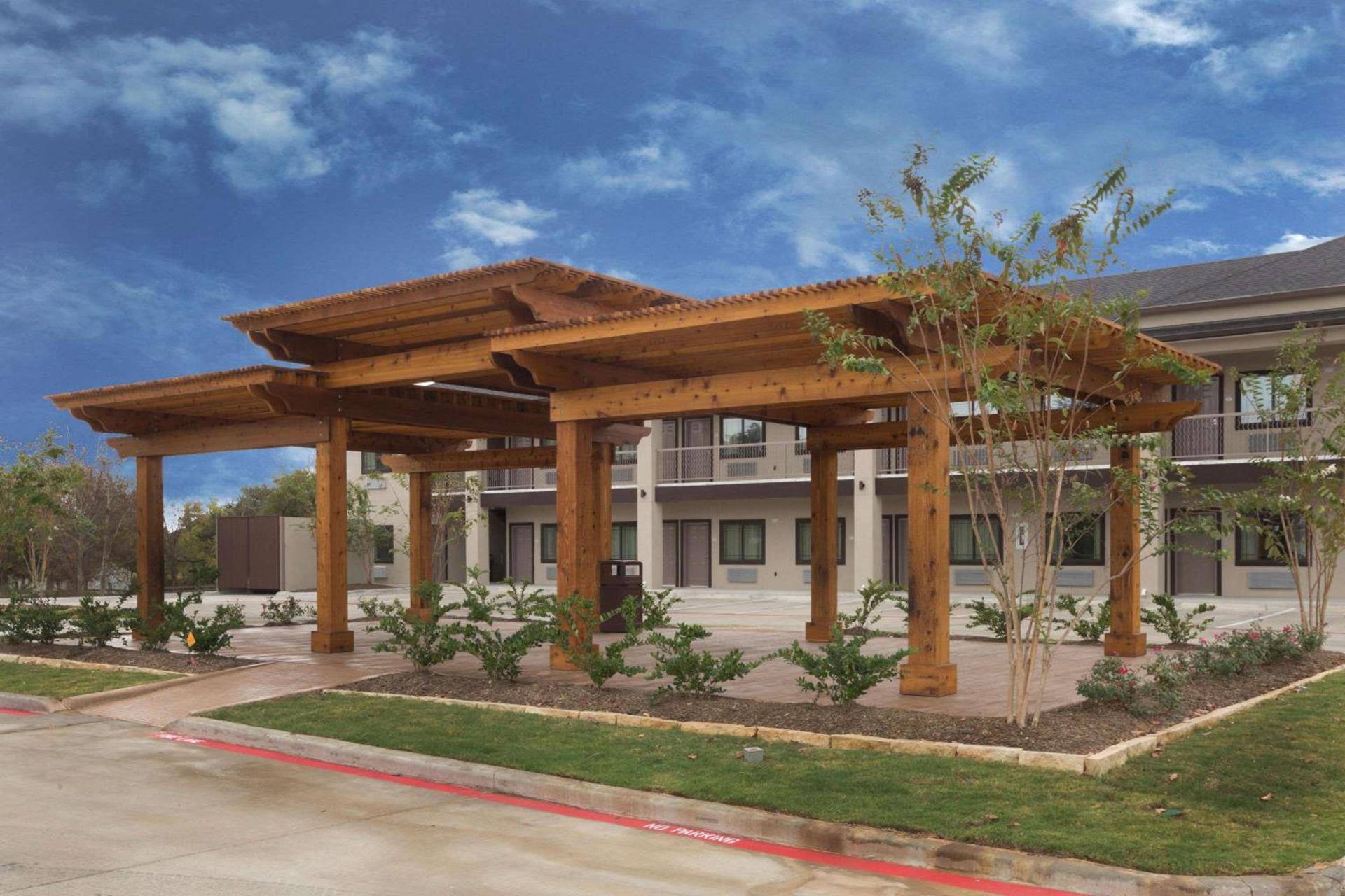 Baymont by Wyndham Bryan College Station photo 11