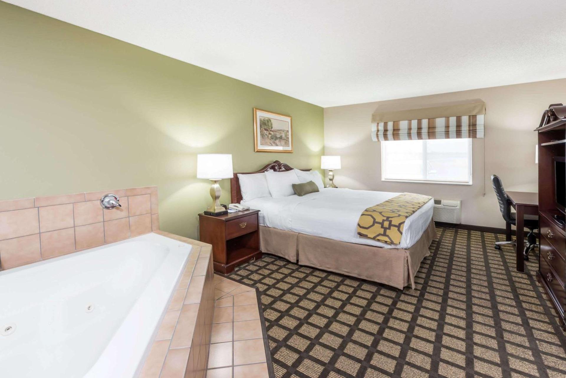 Baymont by Wyndham Fulton photo 10