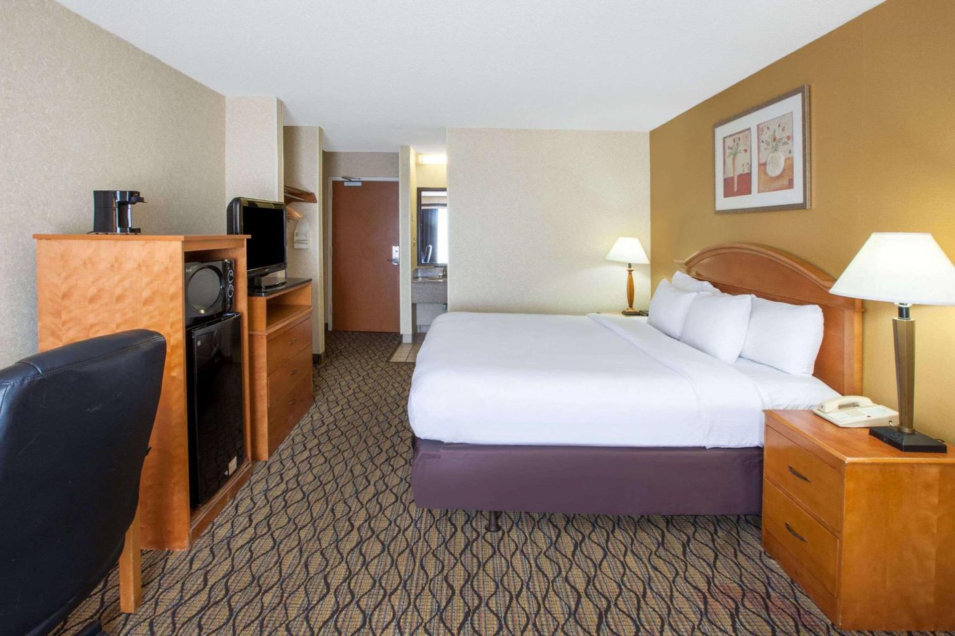 Americas Best Value Inn Canton photo 8