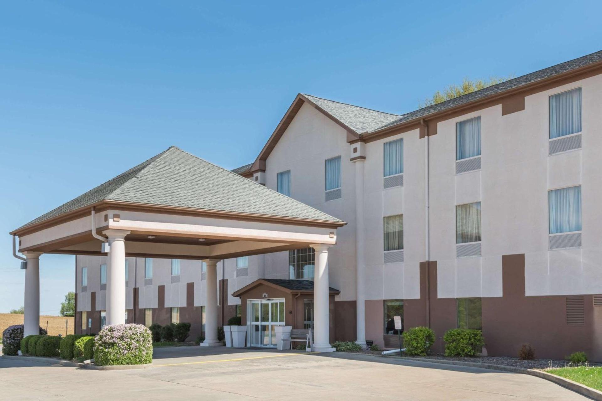 Seasons Inn & Suites Highland photo 1