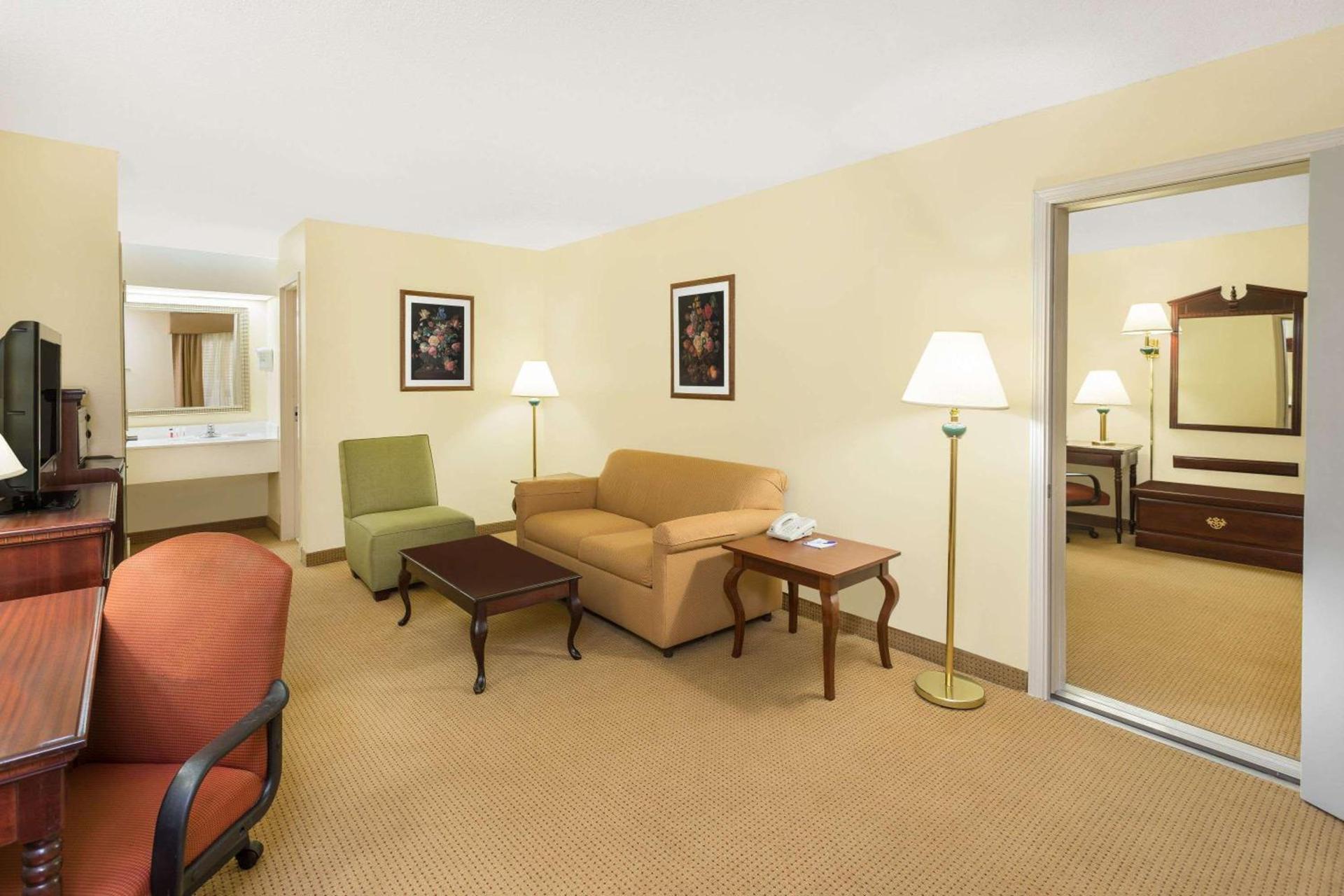Baymont by Wyndham Griffin photo 34