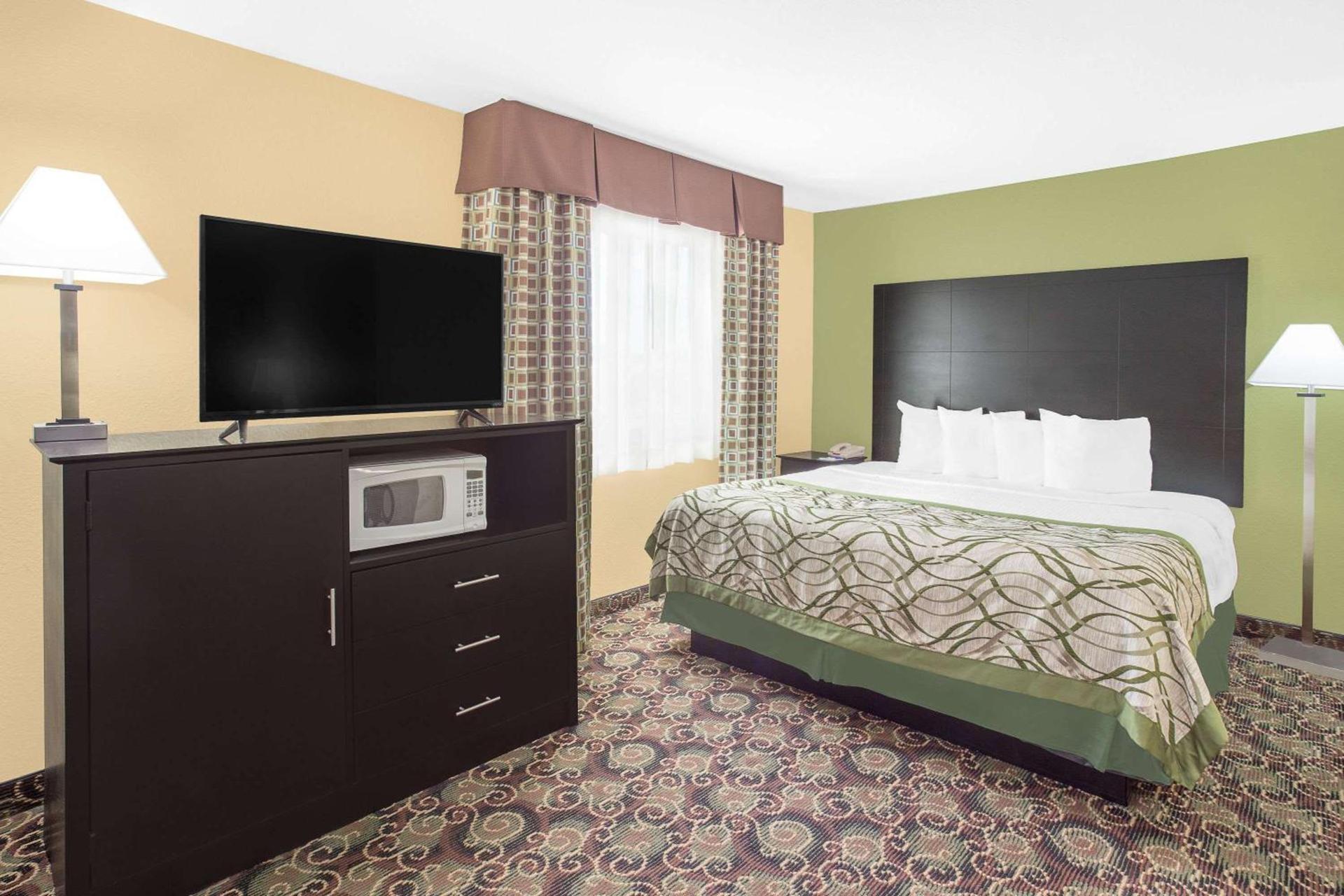 Baymont by Wyndham Holland photo 16