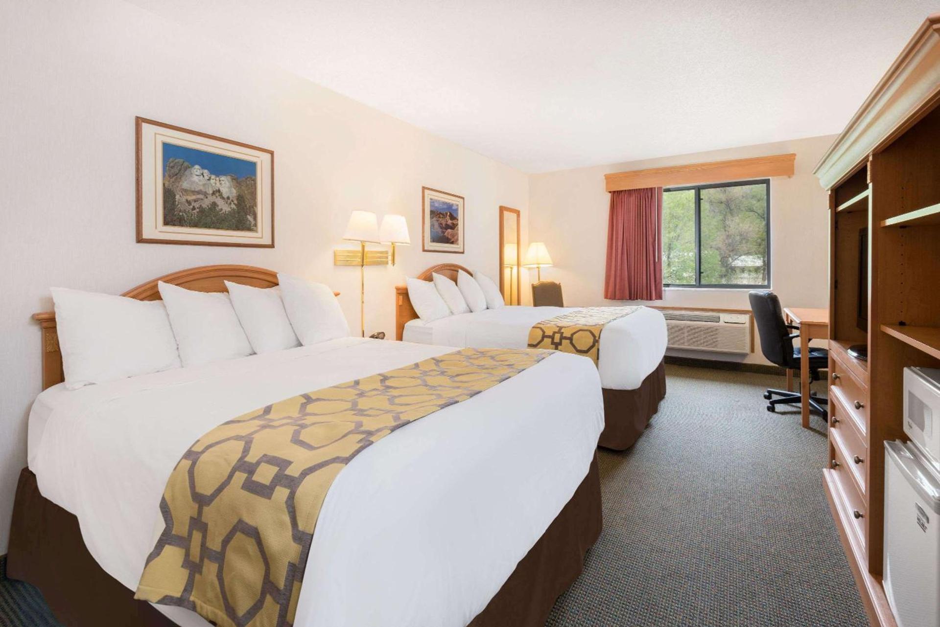 Baymont by Wyndham Hot Springs photo 16