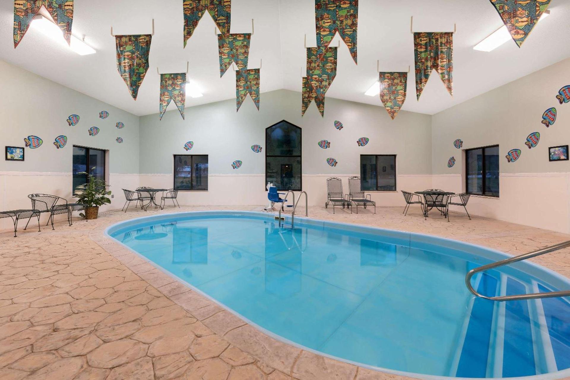 Baymont by Wyndham Hot Springs photo 9