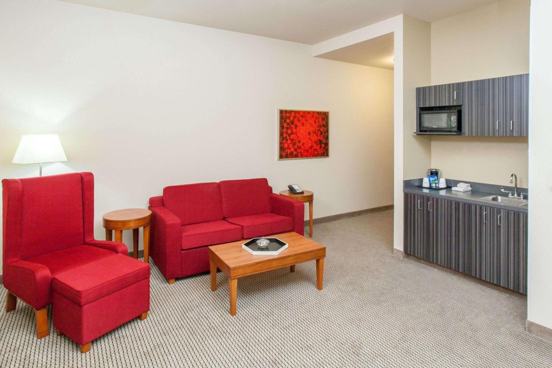 Baymont by Wyndham Grand Forks photo 34