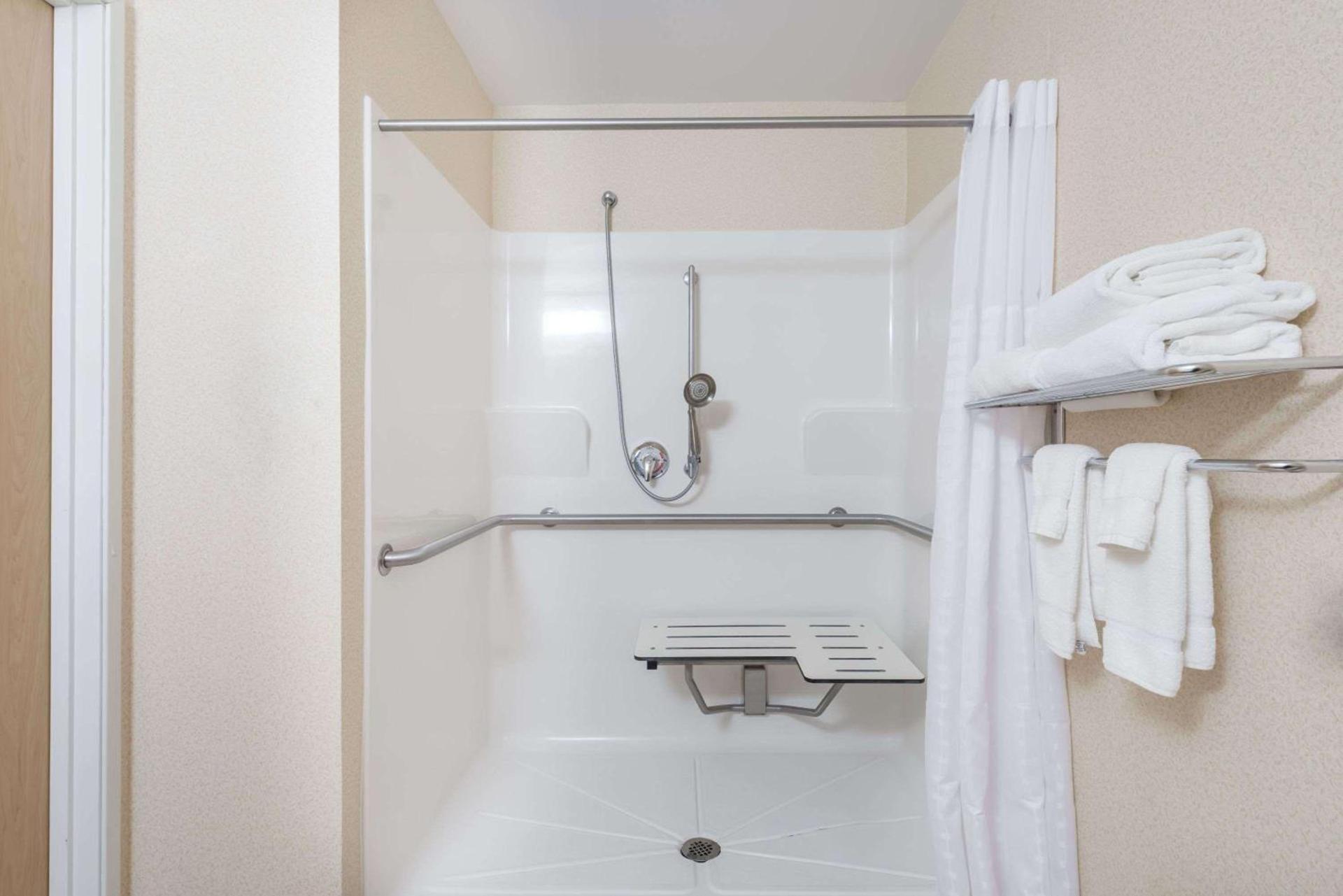 Baymont by Wyndham Fulton photo 4