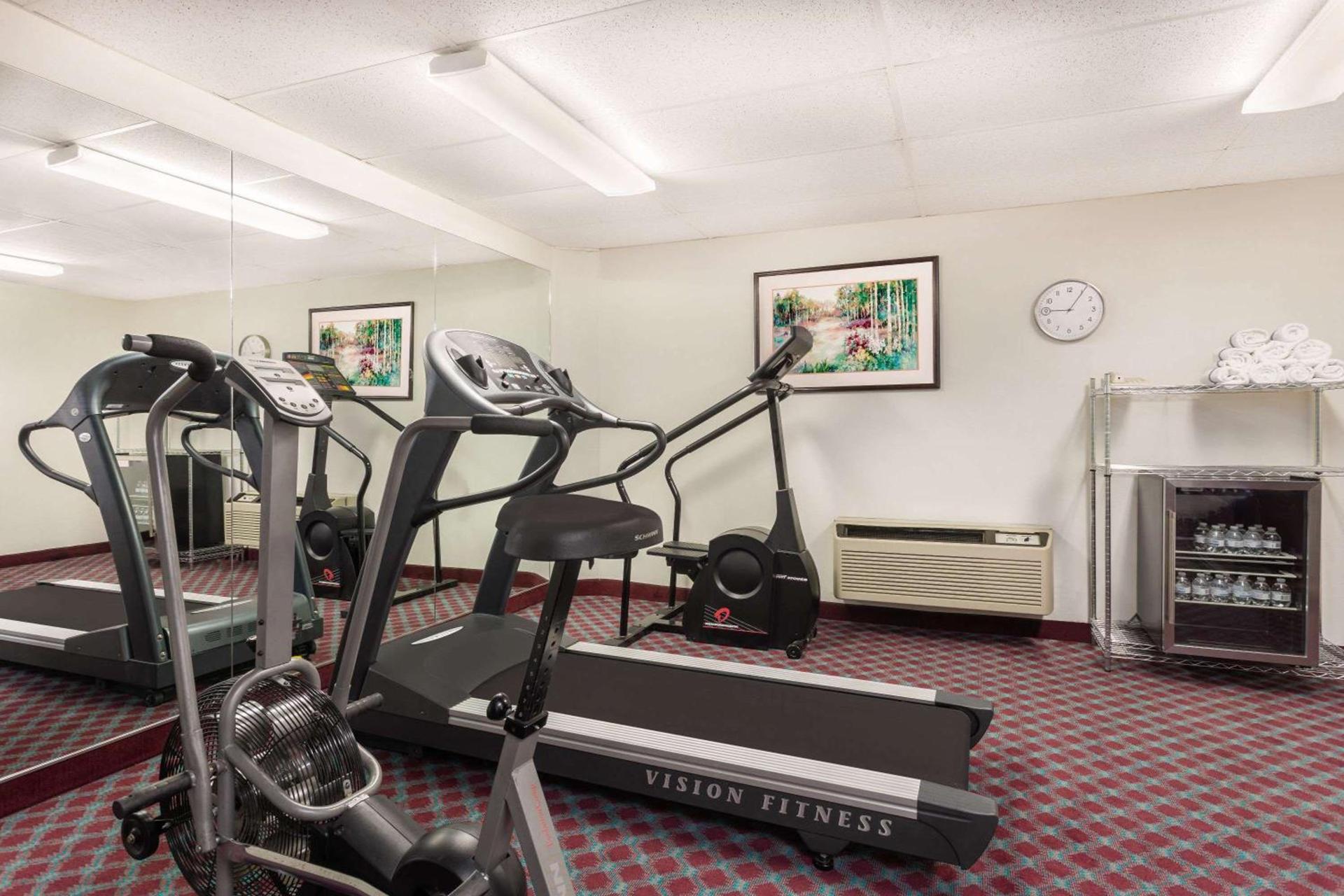 Baymont by Wyndham Fayetteville photo 33