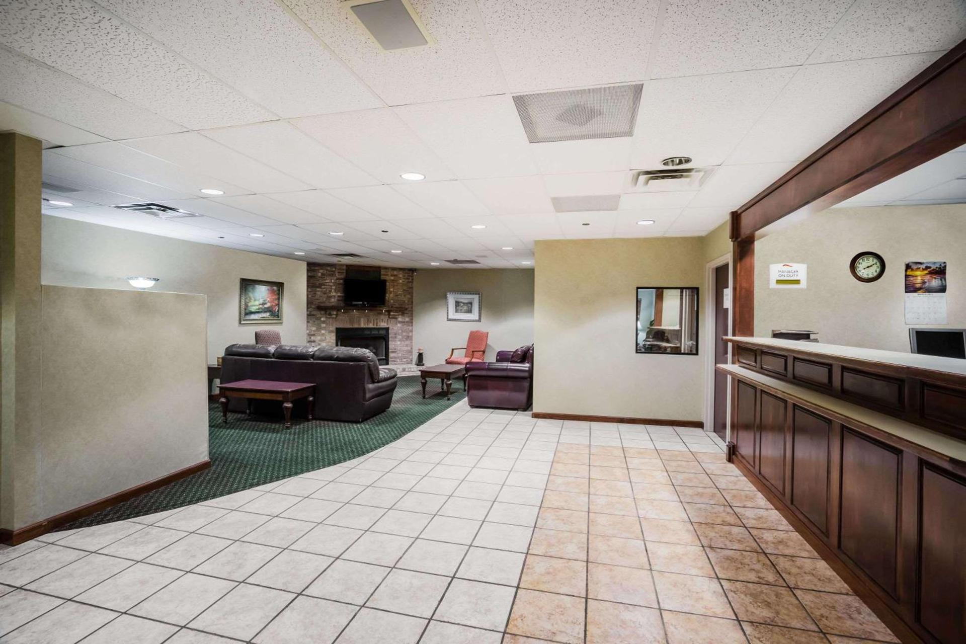 Baymont by Wyndham Johnson City photo 2
