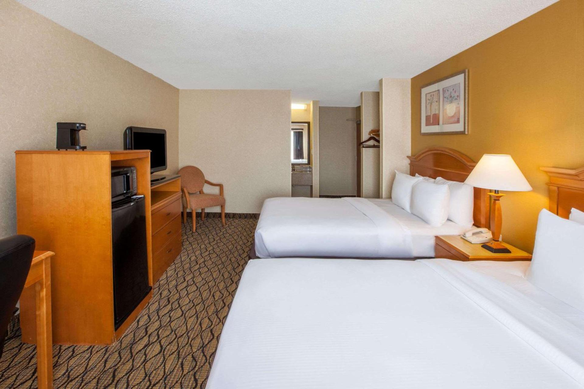 Americas Best Value Inn Canton photo 9