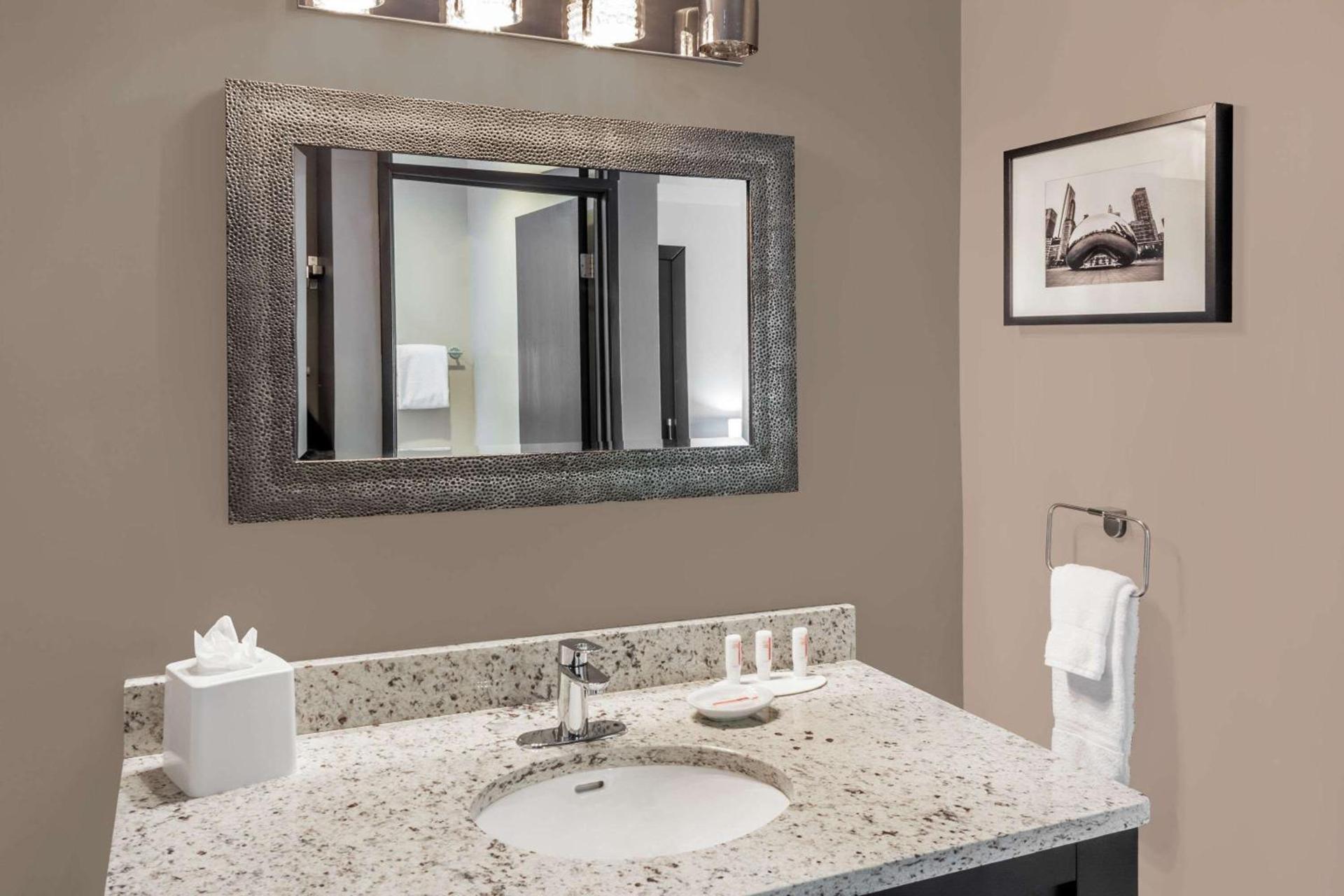 Baymont by Wyndham Glenview photo 32