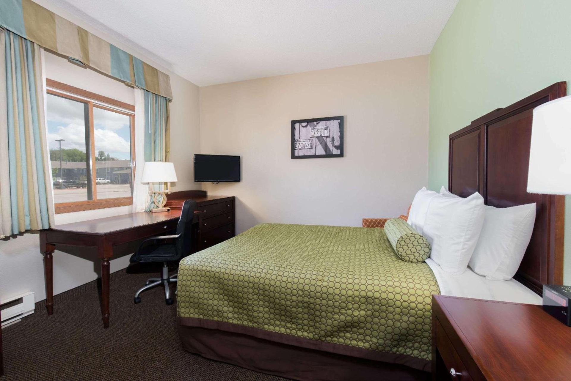 Baymont by Wyndham Pierre photo 42