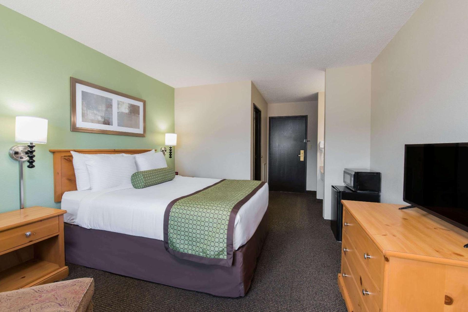 Baymont by Wyndham Pierre photo 41