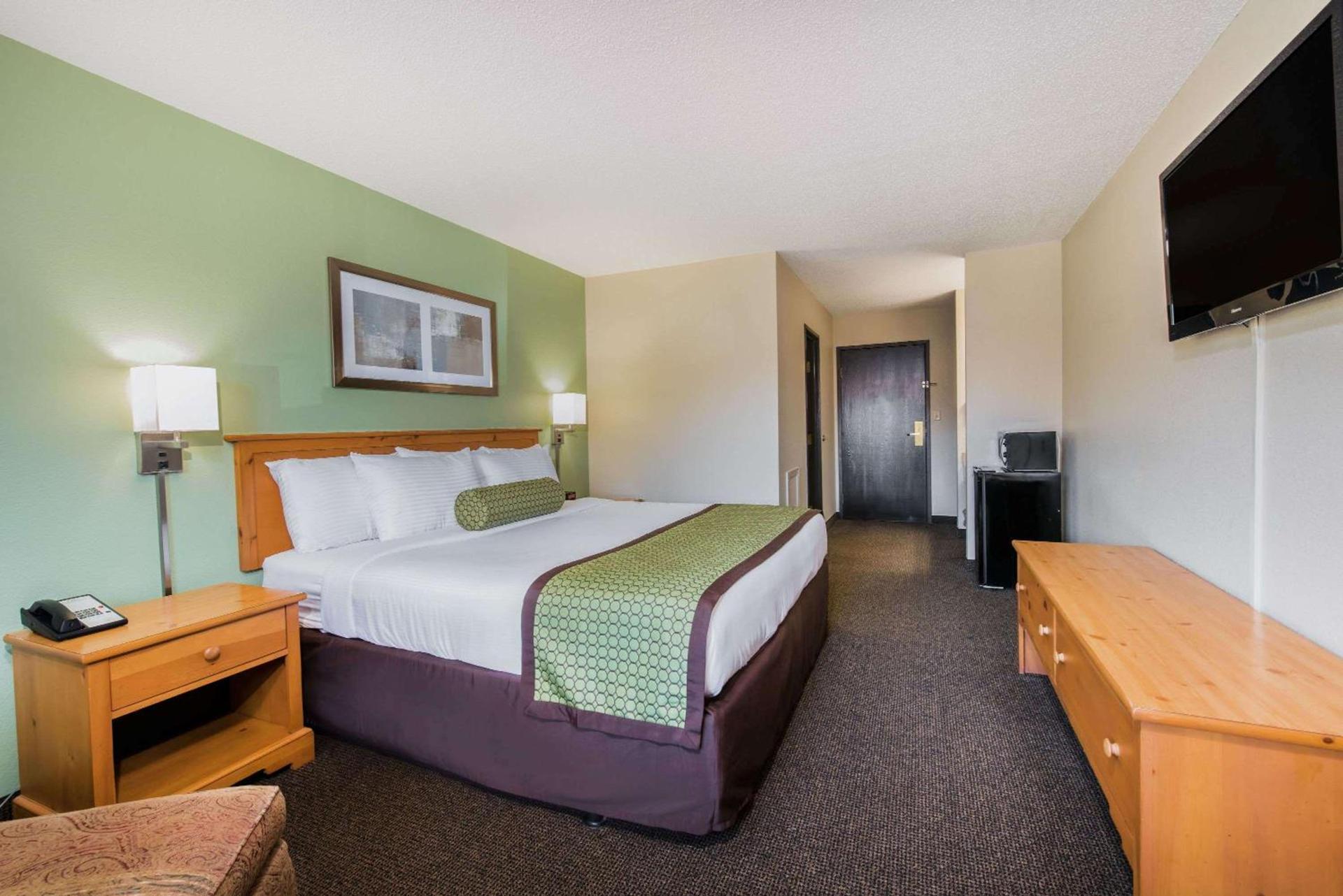 Baymont by Wyndham Pierre photo 40
