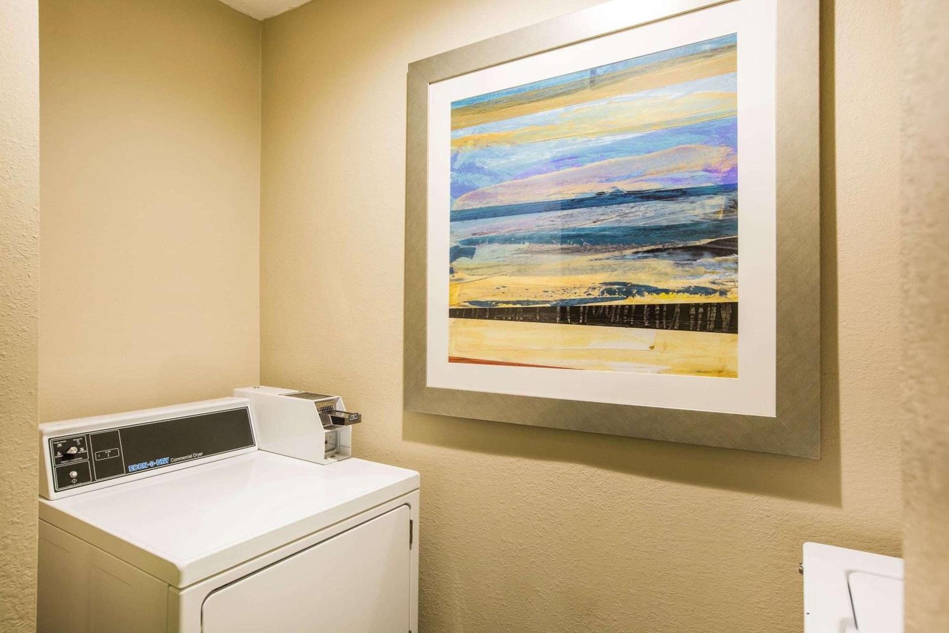 Baymont by Wyndham Cedar Rapids photo 28