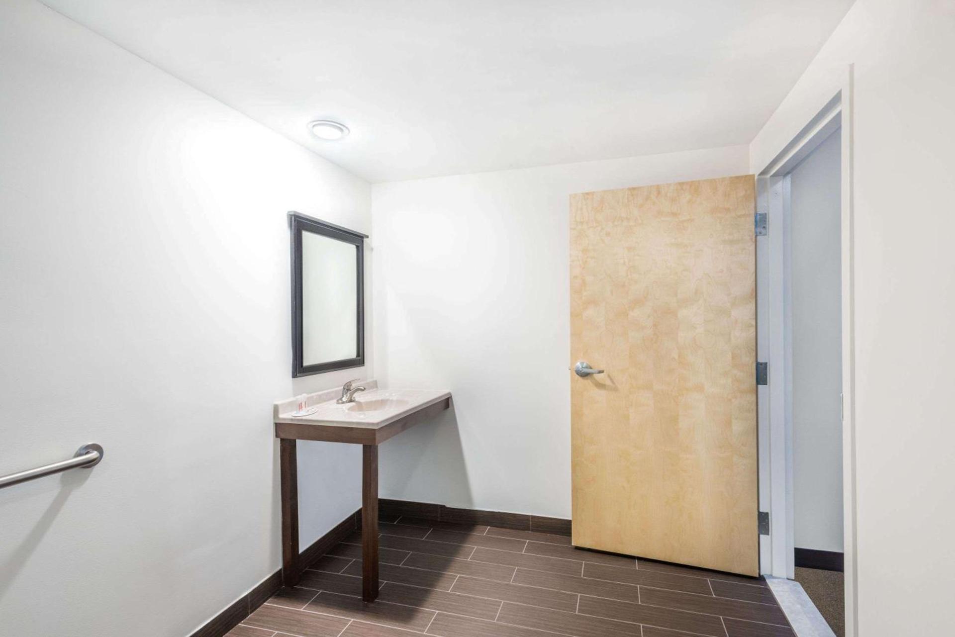 Howard Johnson by Wyndham Quincy/ Boston photo 12