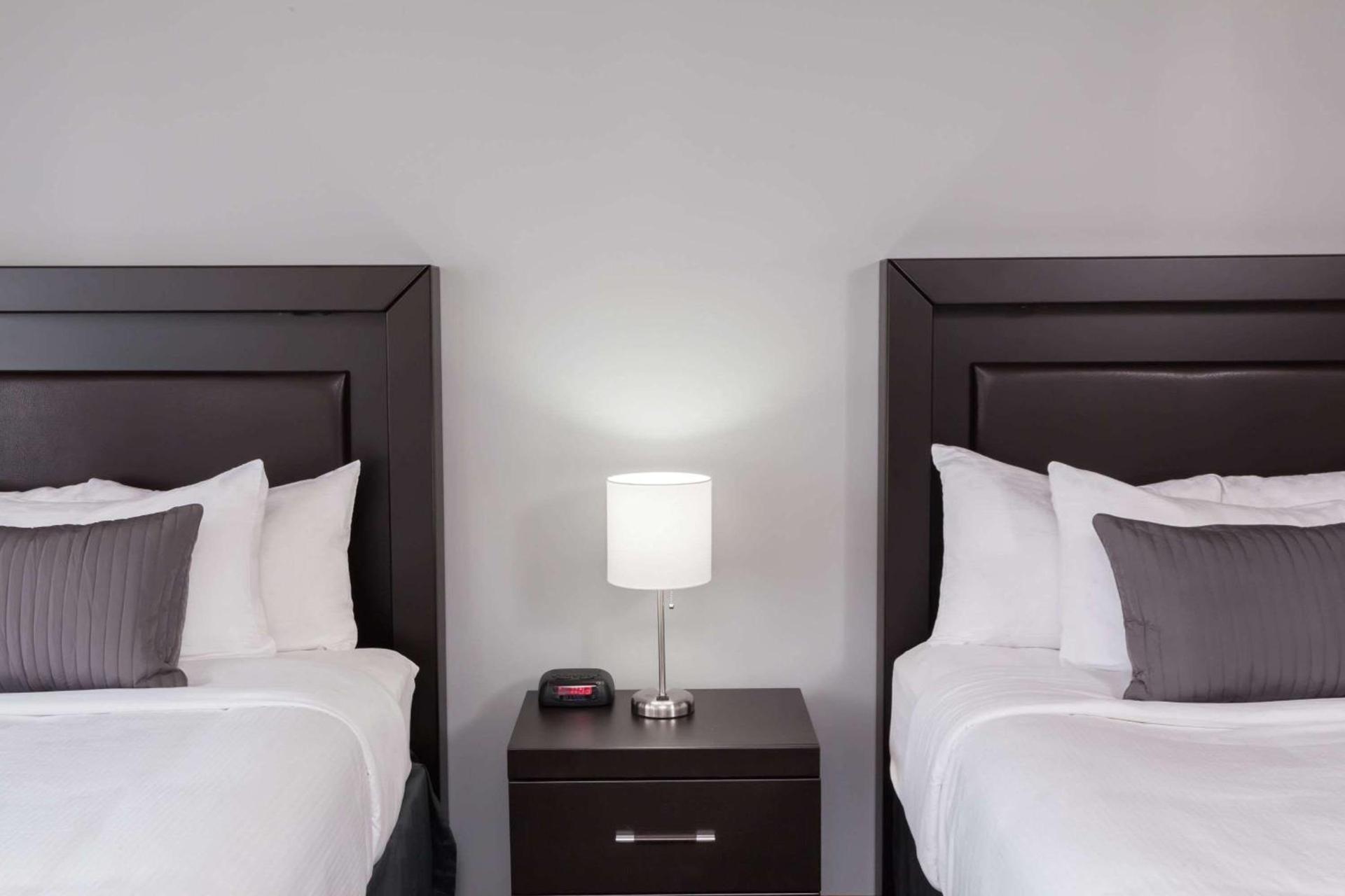 Baymont by Wyndham Glenview photo 21