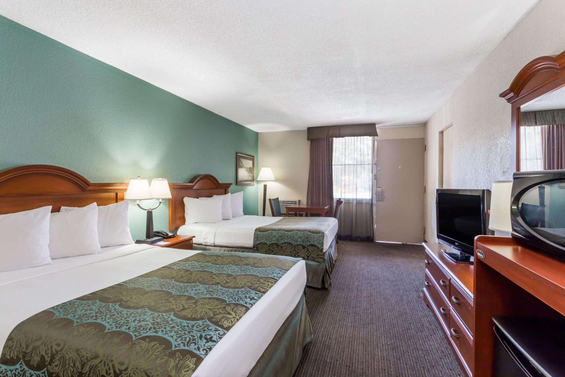 Baymont by Wyndham Sarasota photo 37
