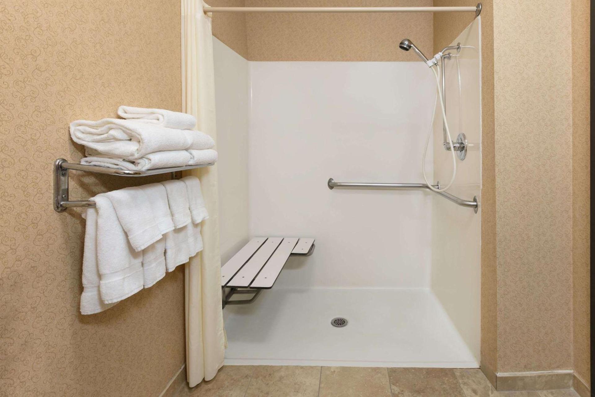 Baymont by Wyndham Oklahoma City/Quail Springs photo 14